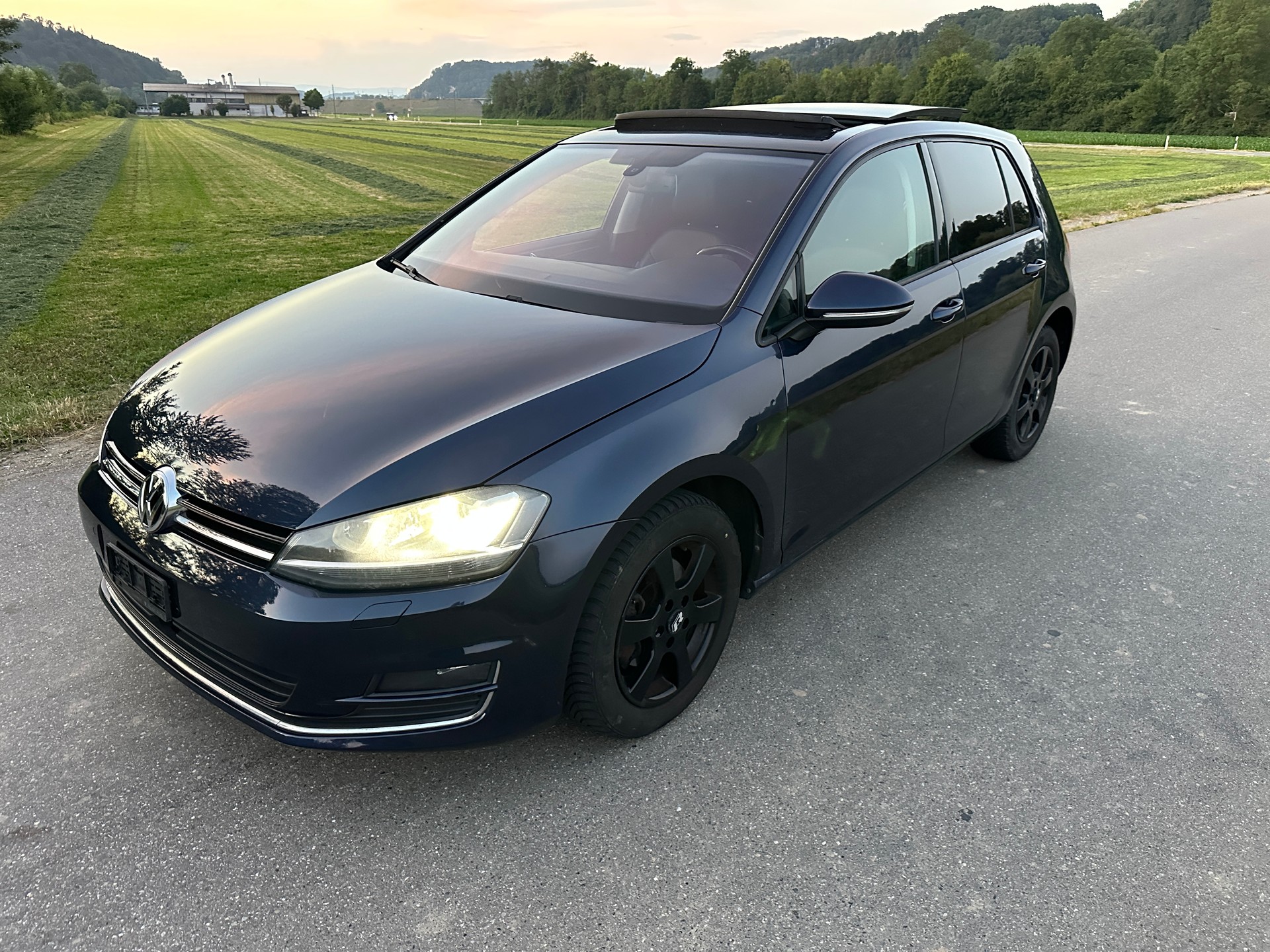 VW 2.0 TDI Highline 4m-image-0