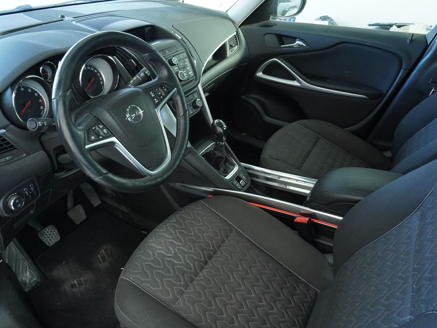 OPEL Zafira Tourer 1.4i 16V Cosmo-image-2