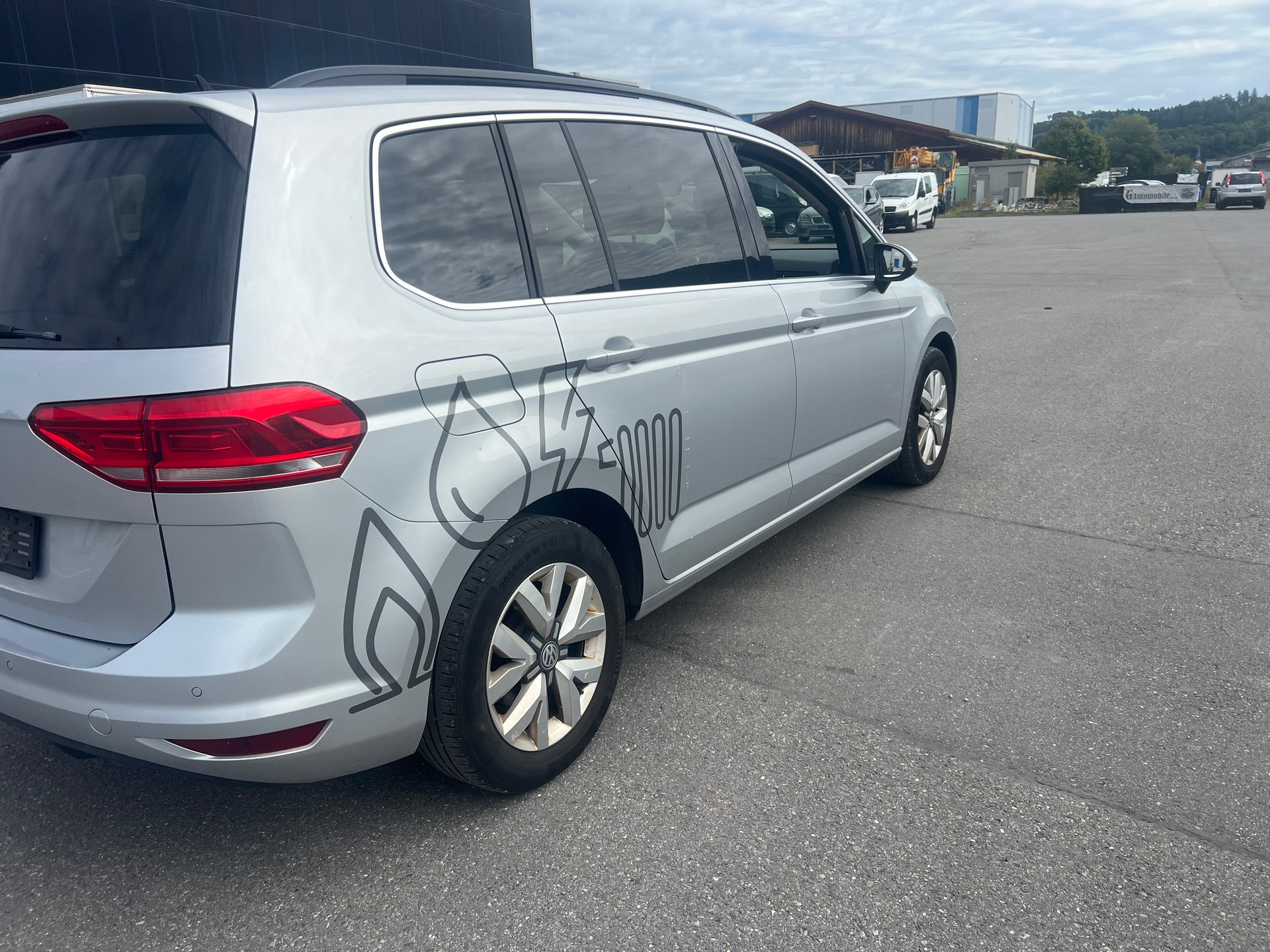 VW Touran 1.6 TDI BlueMotion Technology Sound DSG-image-5