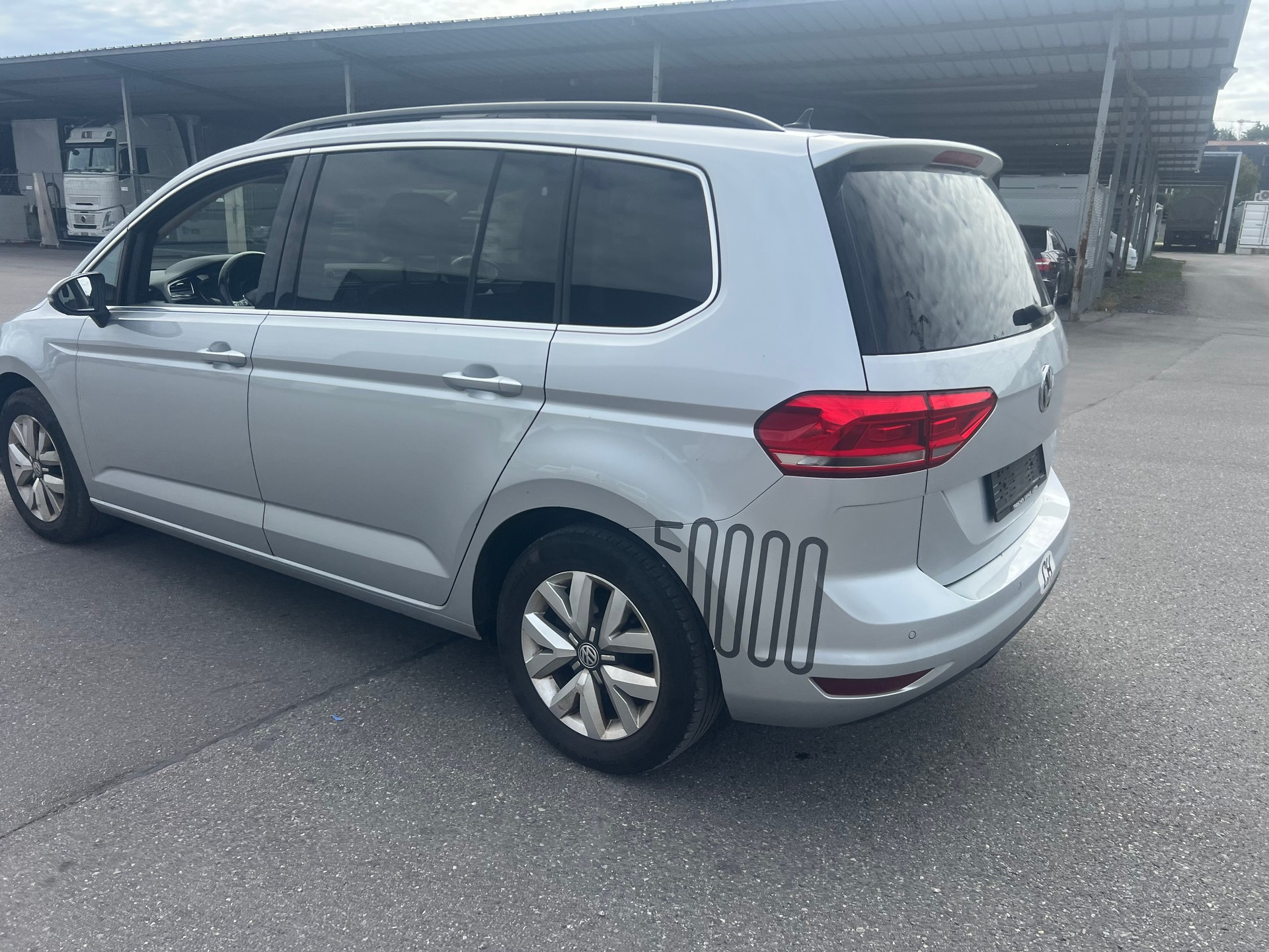 VW Touran 1.6 TDI BlueMotion Technology Sound DSG-image-3