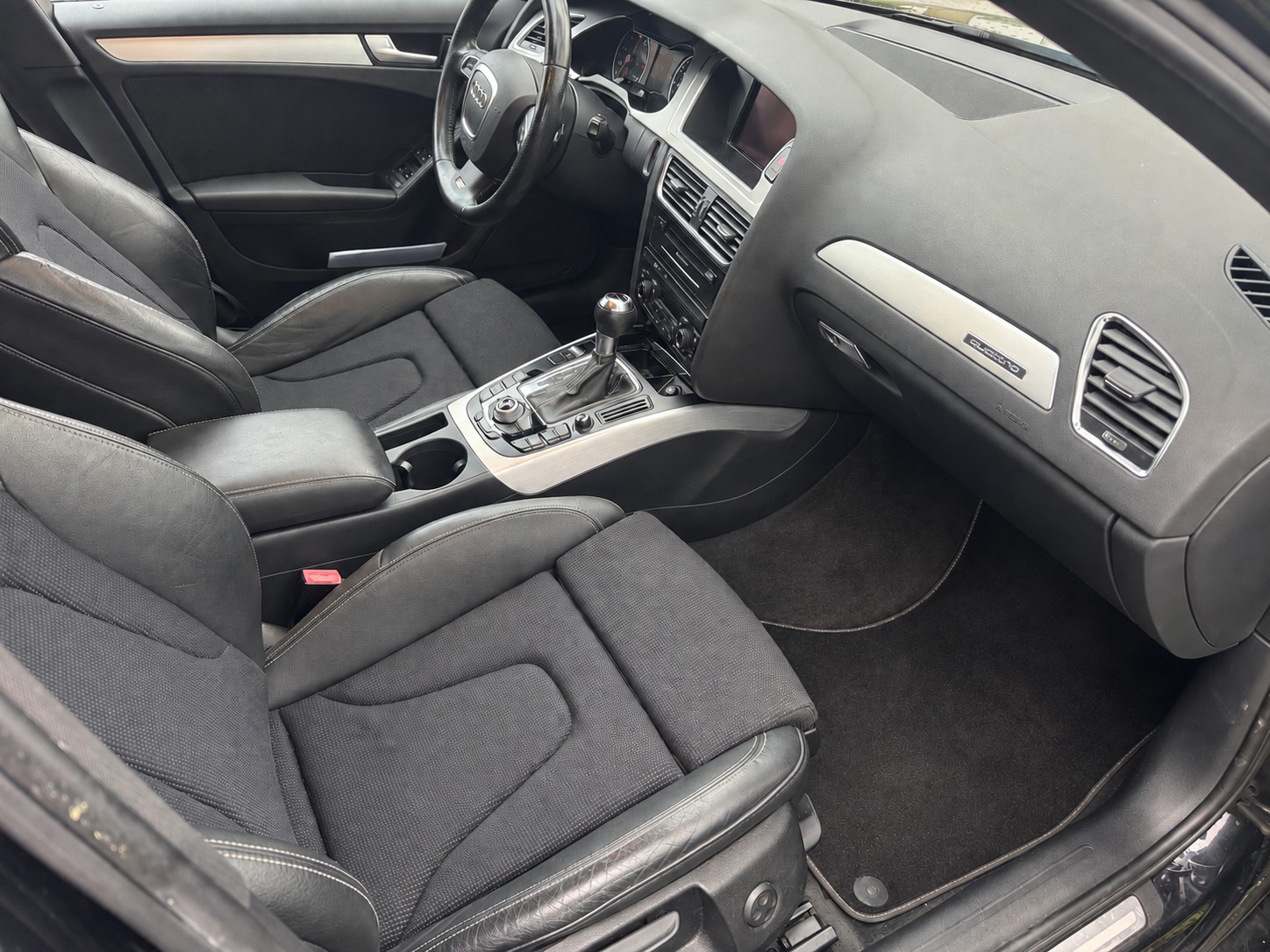 AUDI A4 Avant 2.0 TFSI quattro S-tronic-image-1