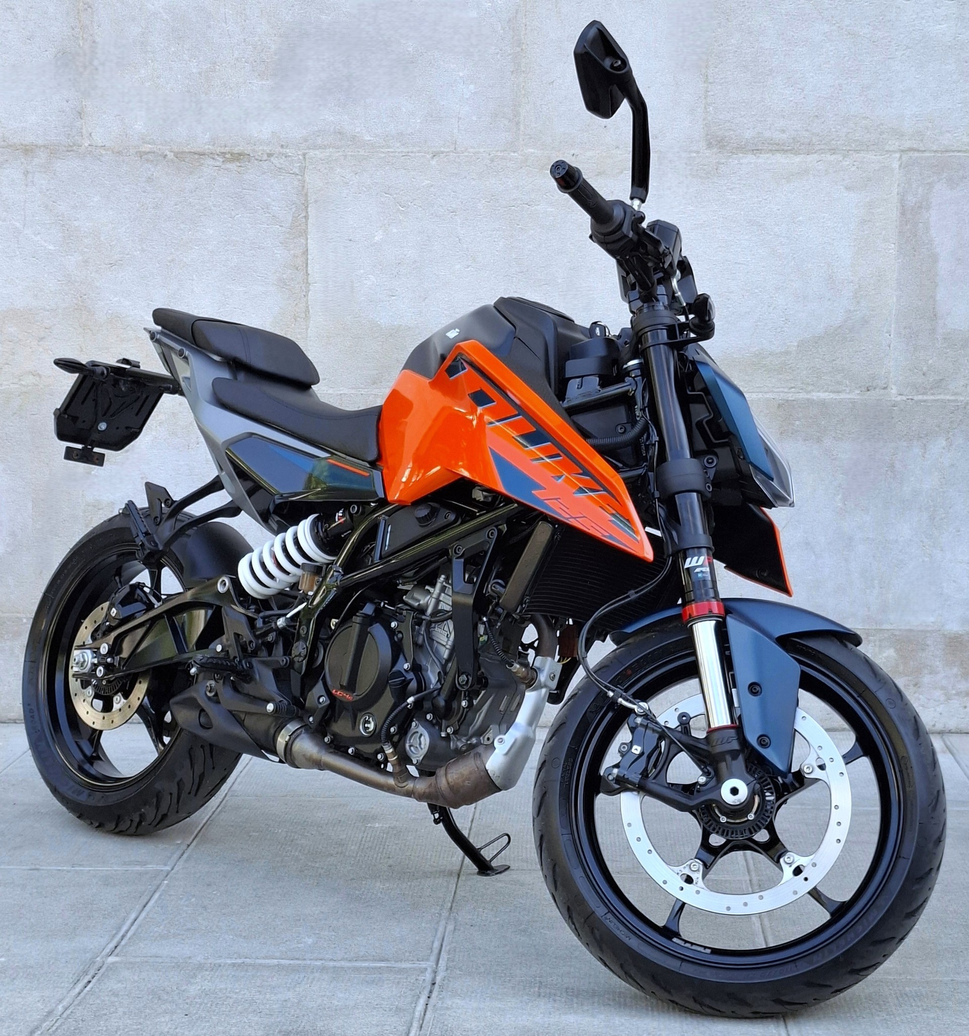 KTM 125 Duke-showroom-element-1