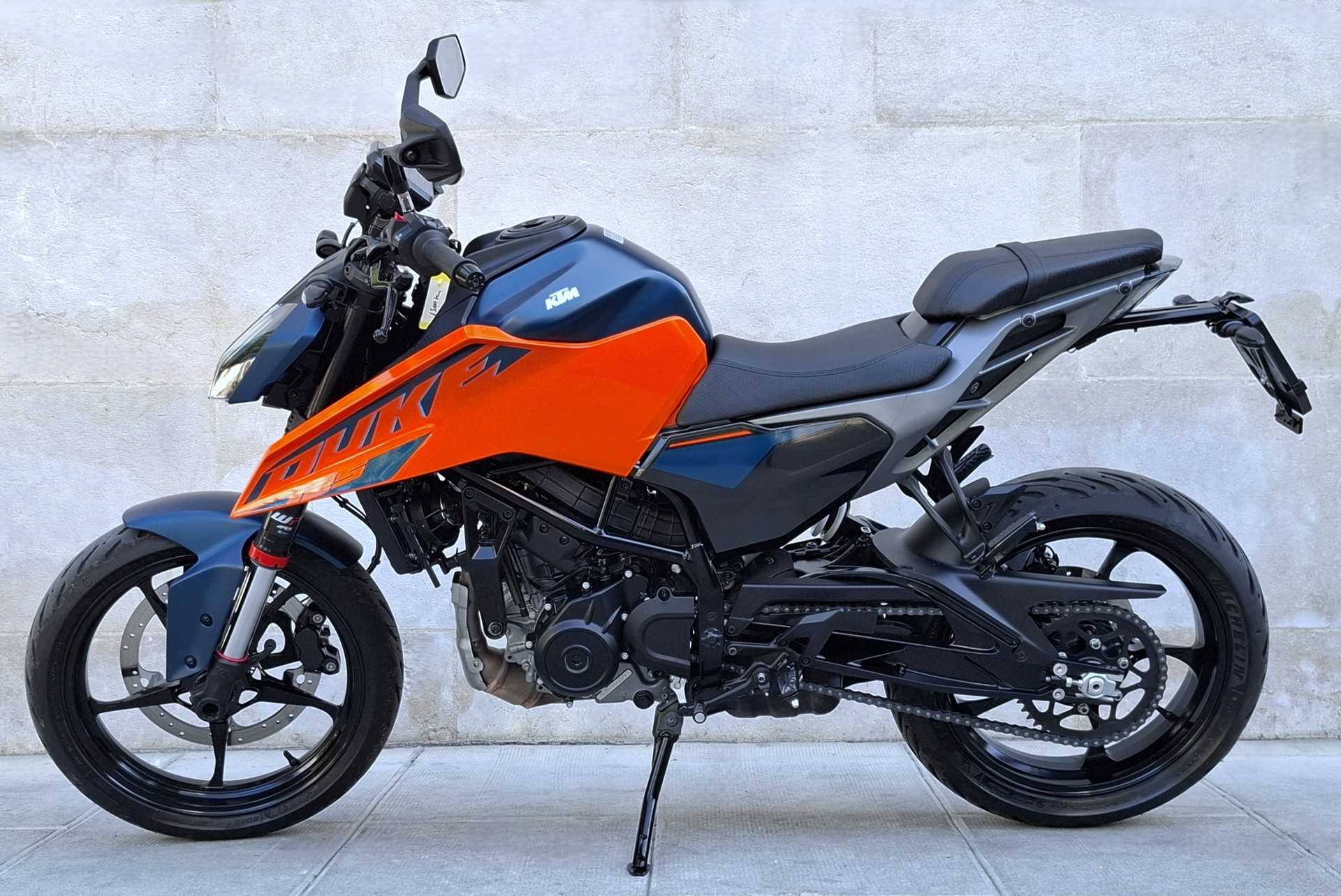 KTM 125 Duke-showroom-element-2