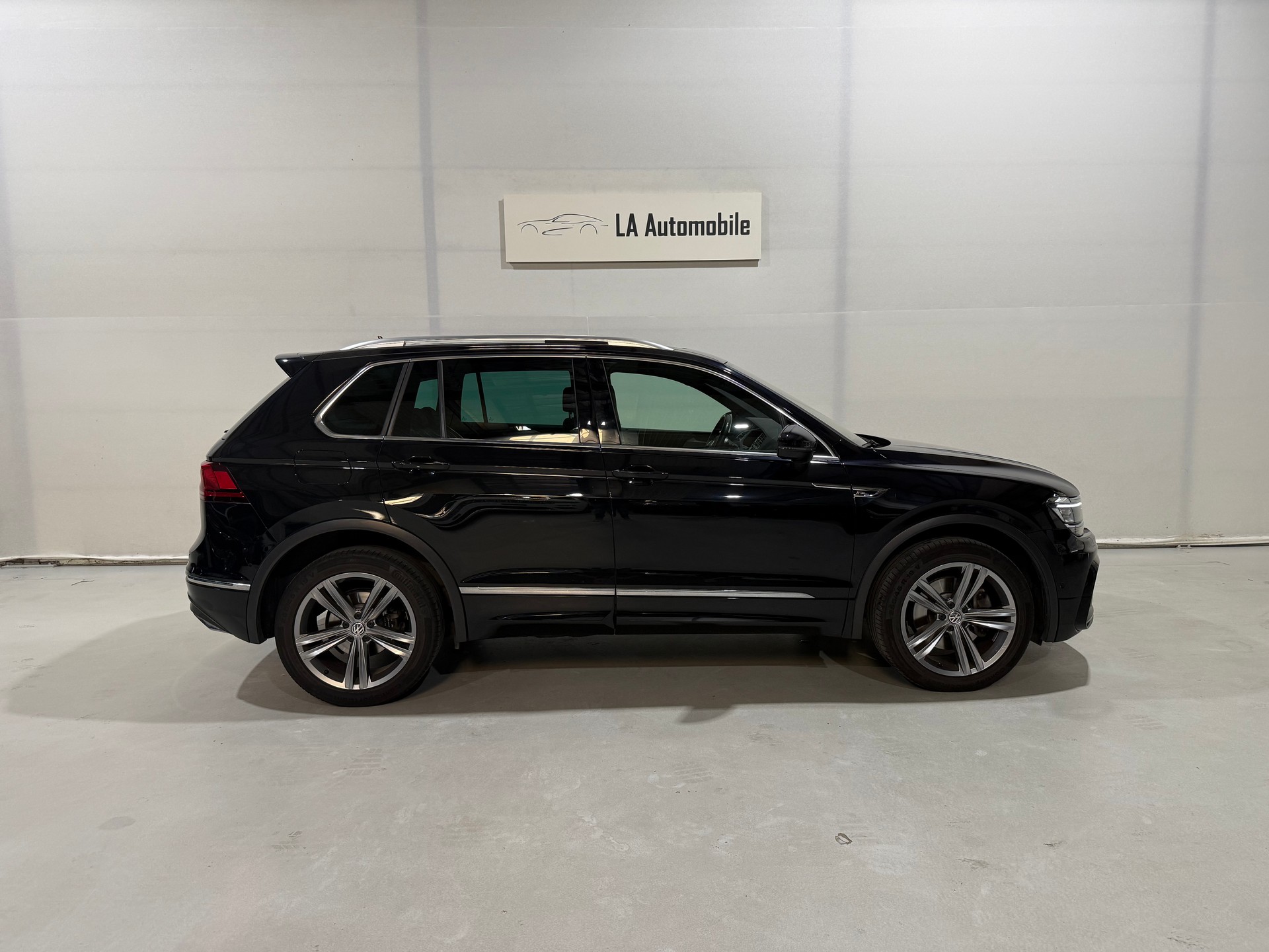 VW Tiguan 2.0TSI R Line Highline 4Motion DSG-image-6