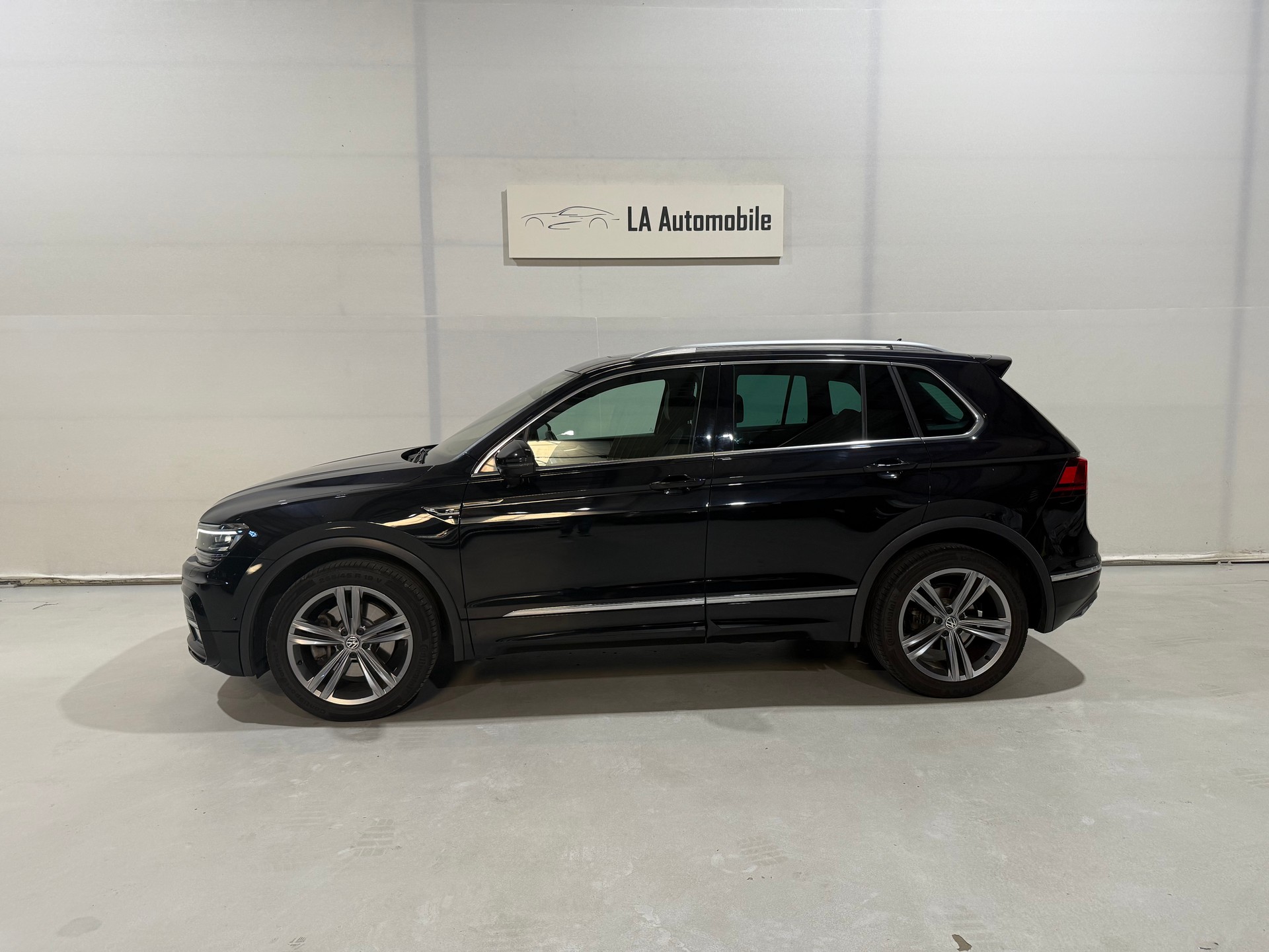 VW Tiguan 2.0TSI R Line Highline 4Motion DSG-image-2
