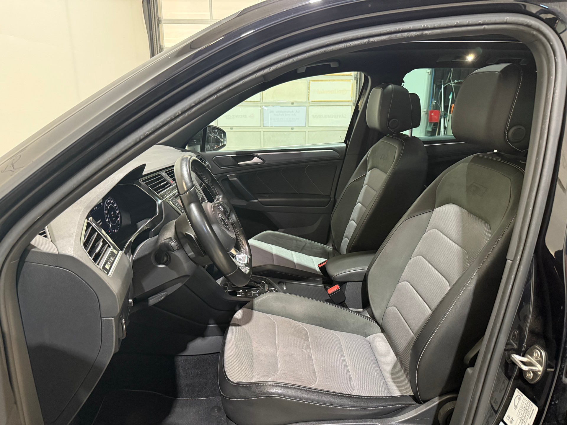 VW Tiguan 2.0TSI R Line Highline 4Motion DSG-image-12