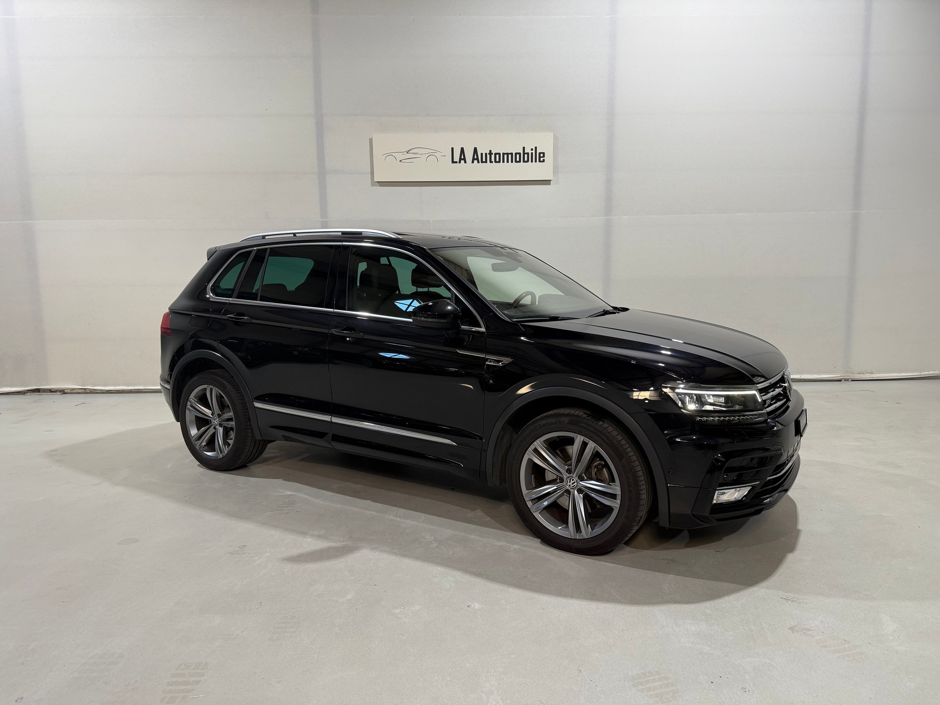 VW Tiguan 2.0TSI R Line Highline 4Motion DSG-image-5