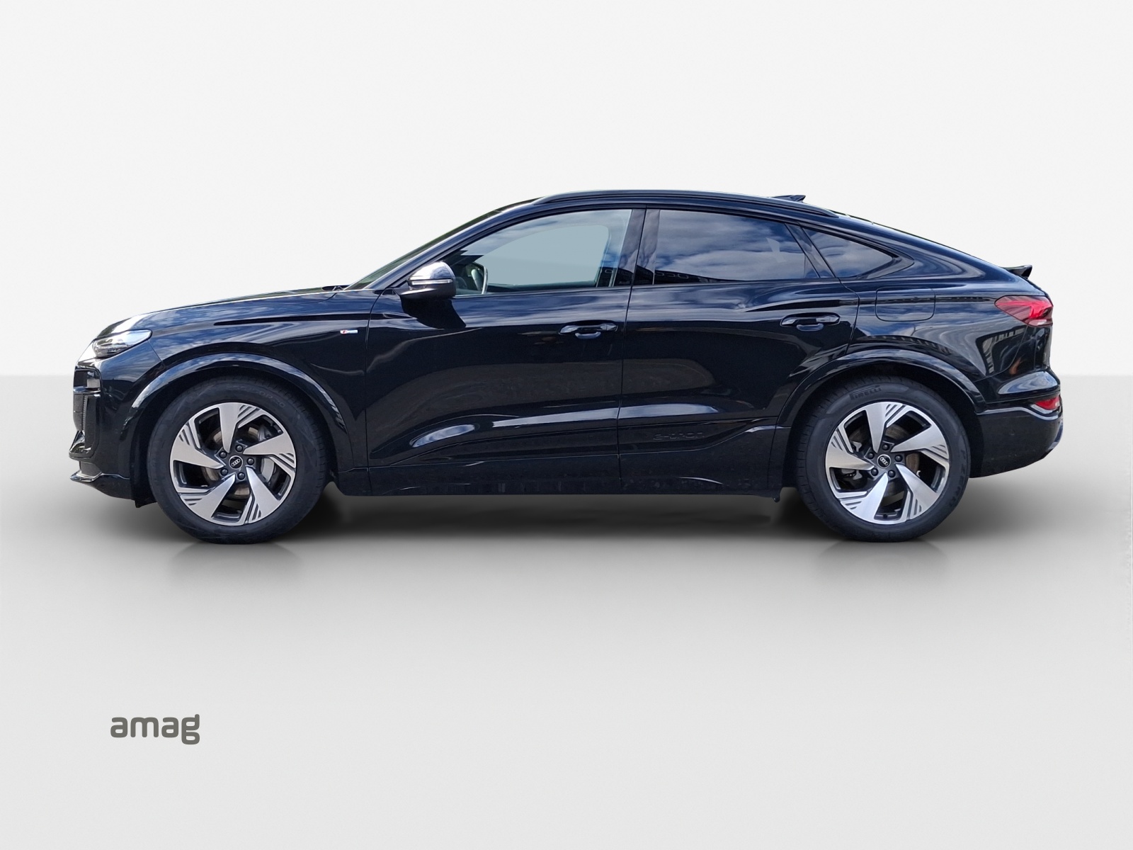 AUDI Q6 Sportback e-tron quattro-showroom-element-1