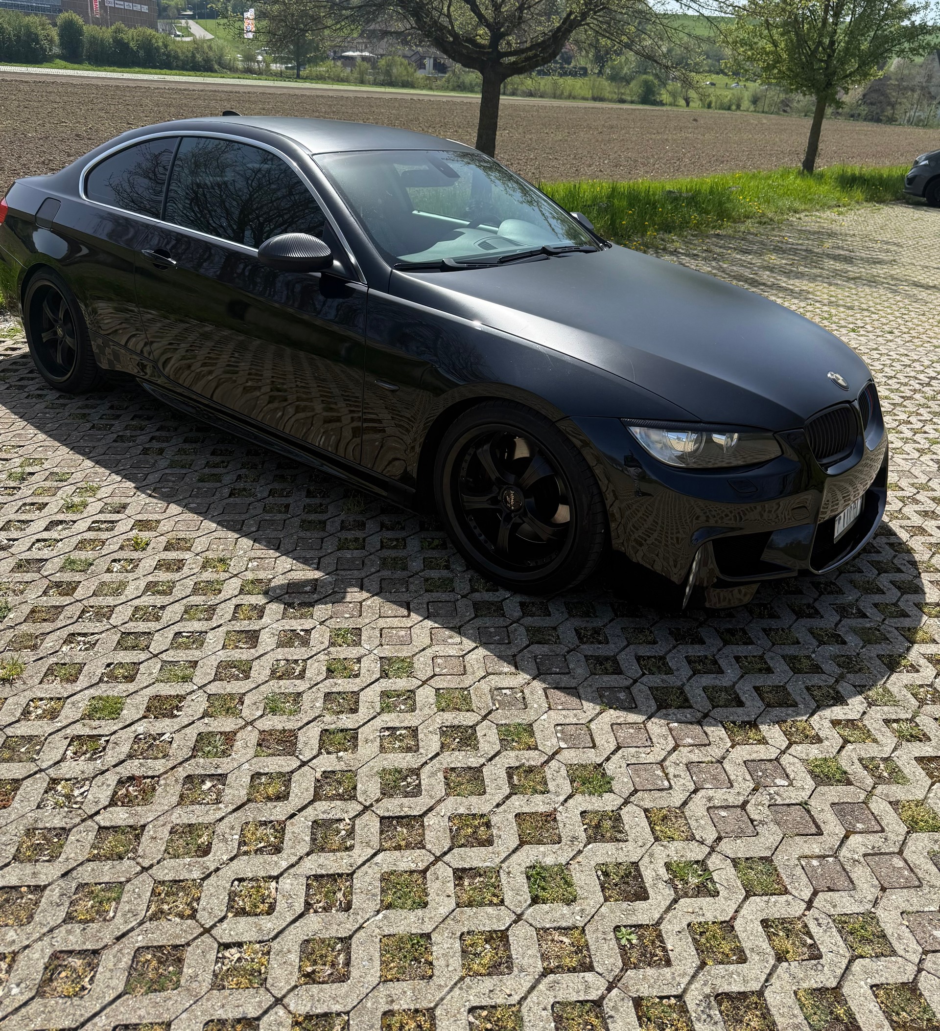 BMW 330i-image-1