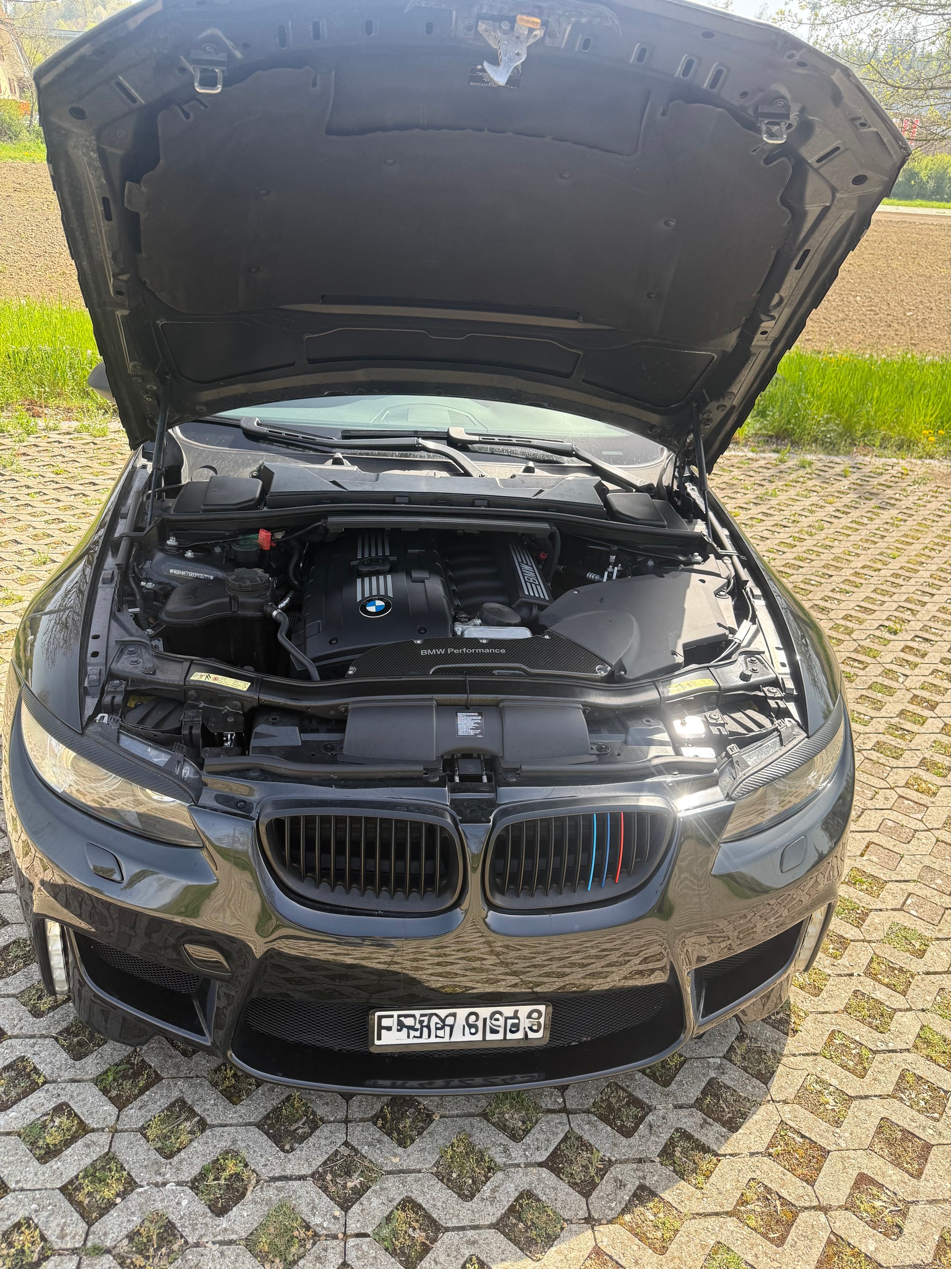 BMW 330i-image-3