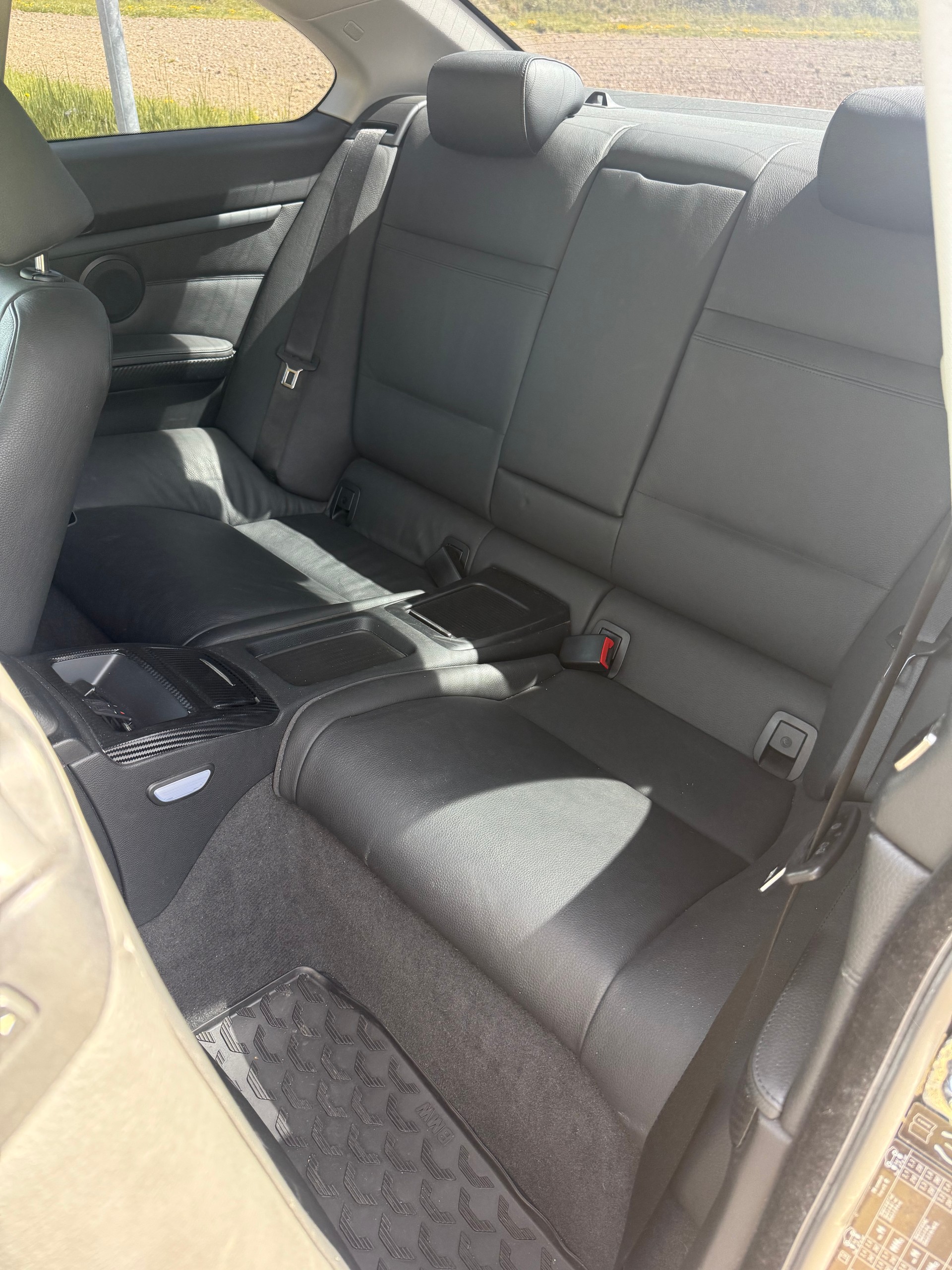 BMW 330i-image-5