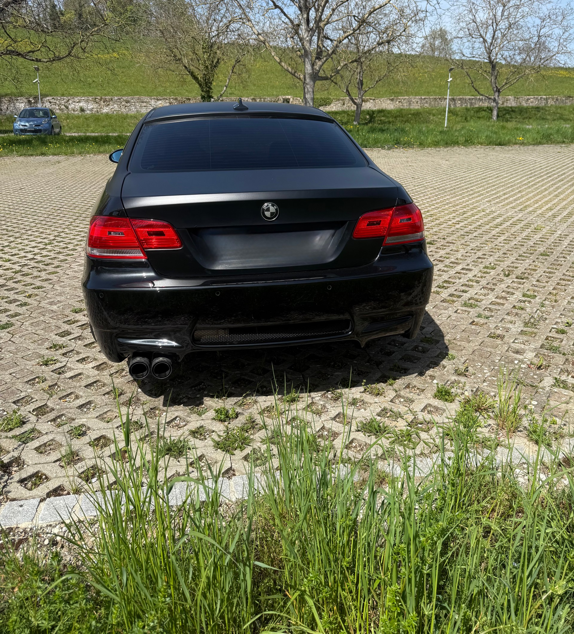 BMW 330i-image-2