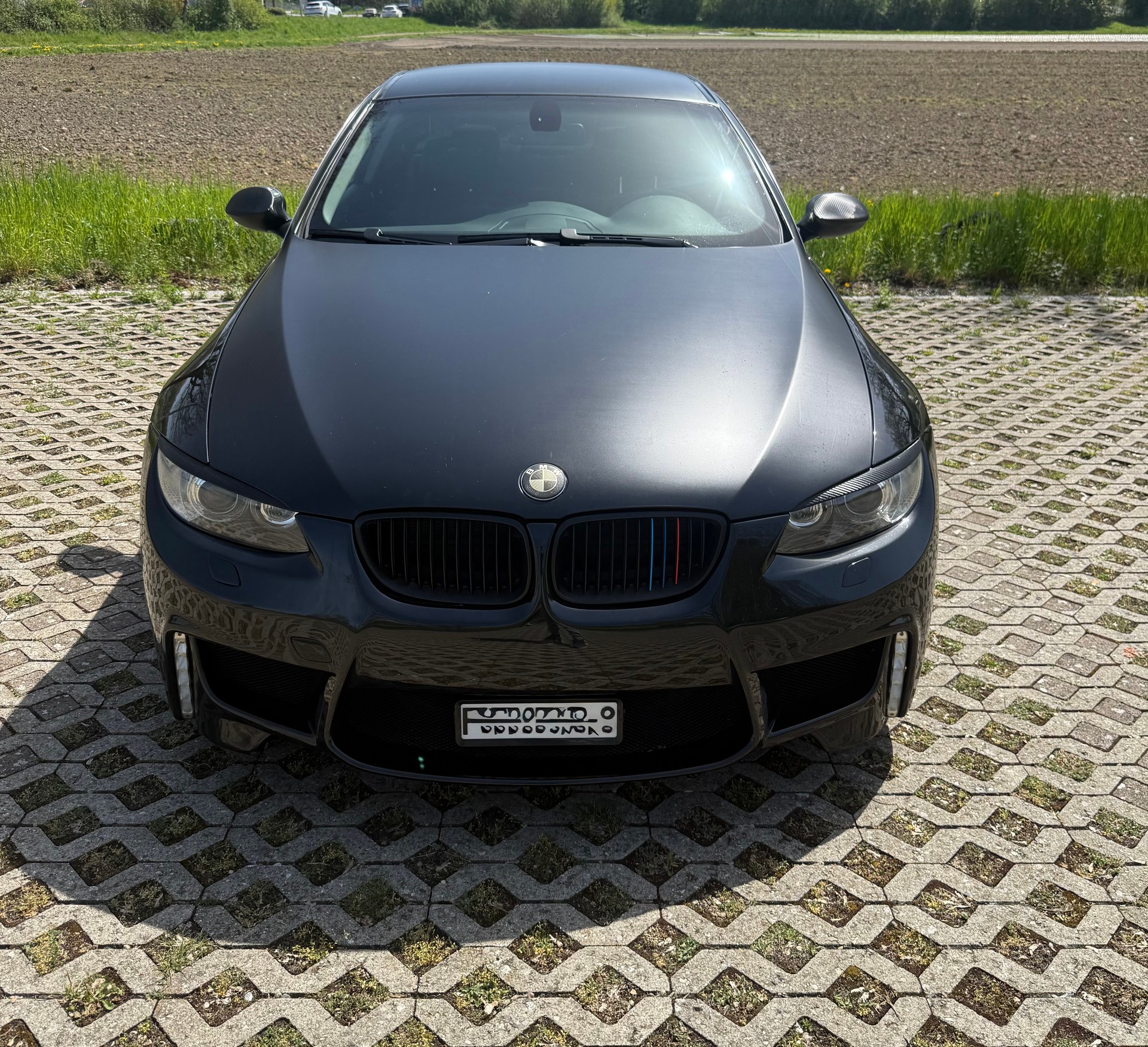 BMW 330i-image-0
