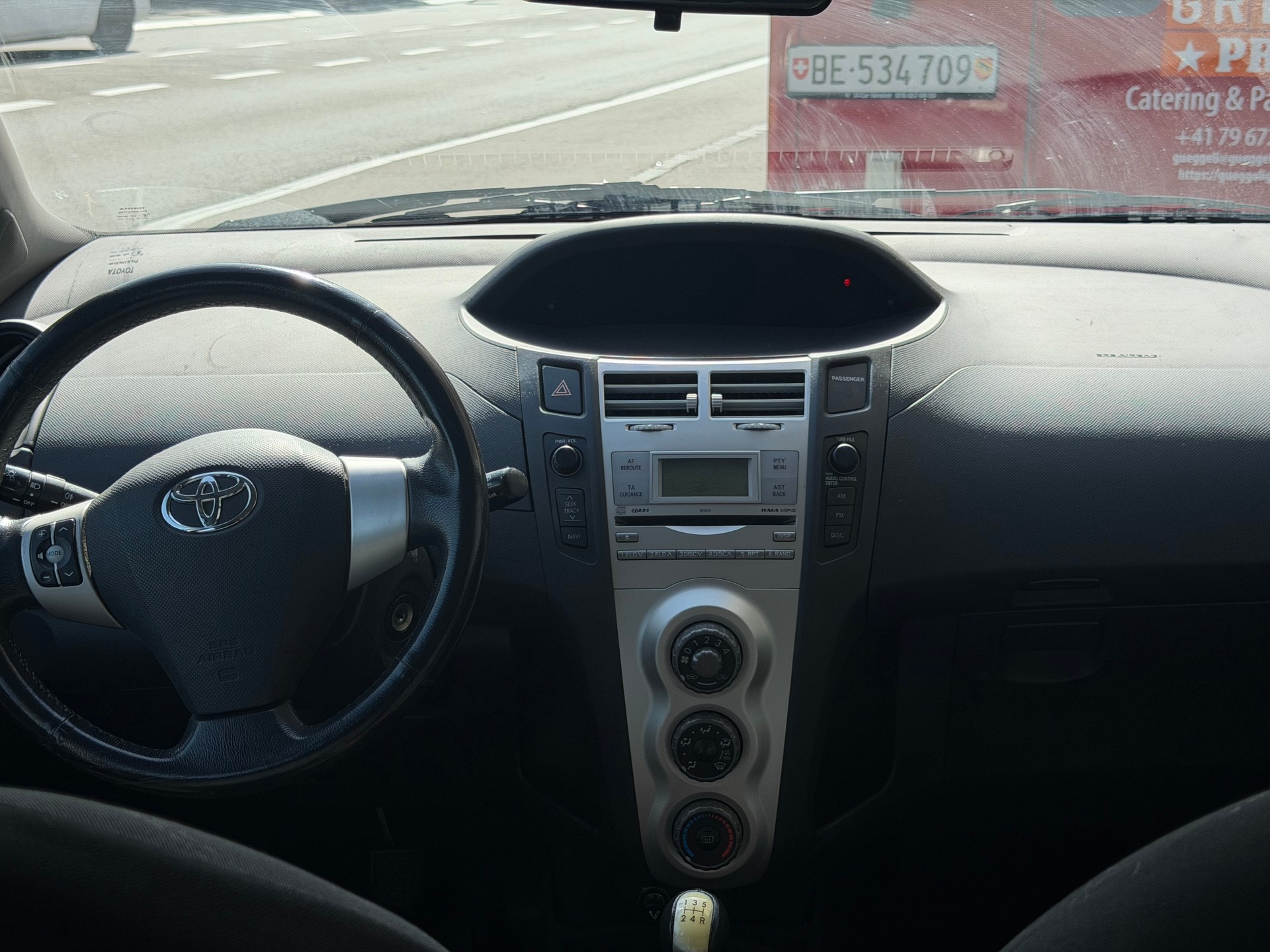 TOYOTA Yaris 1.3 Linea Luna-image-4