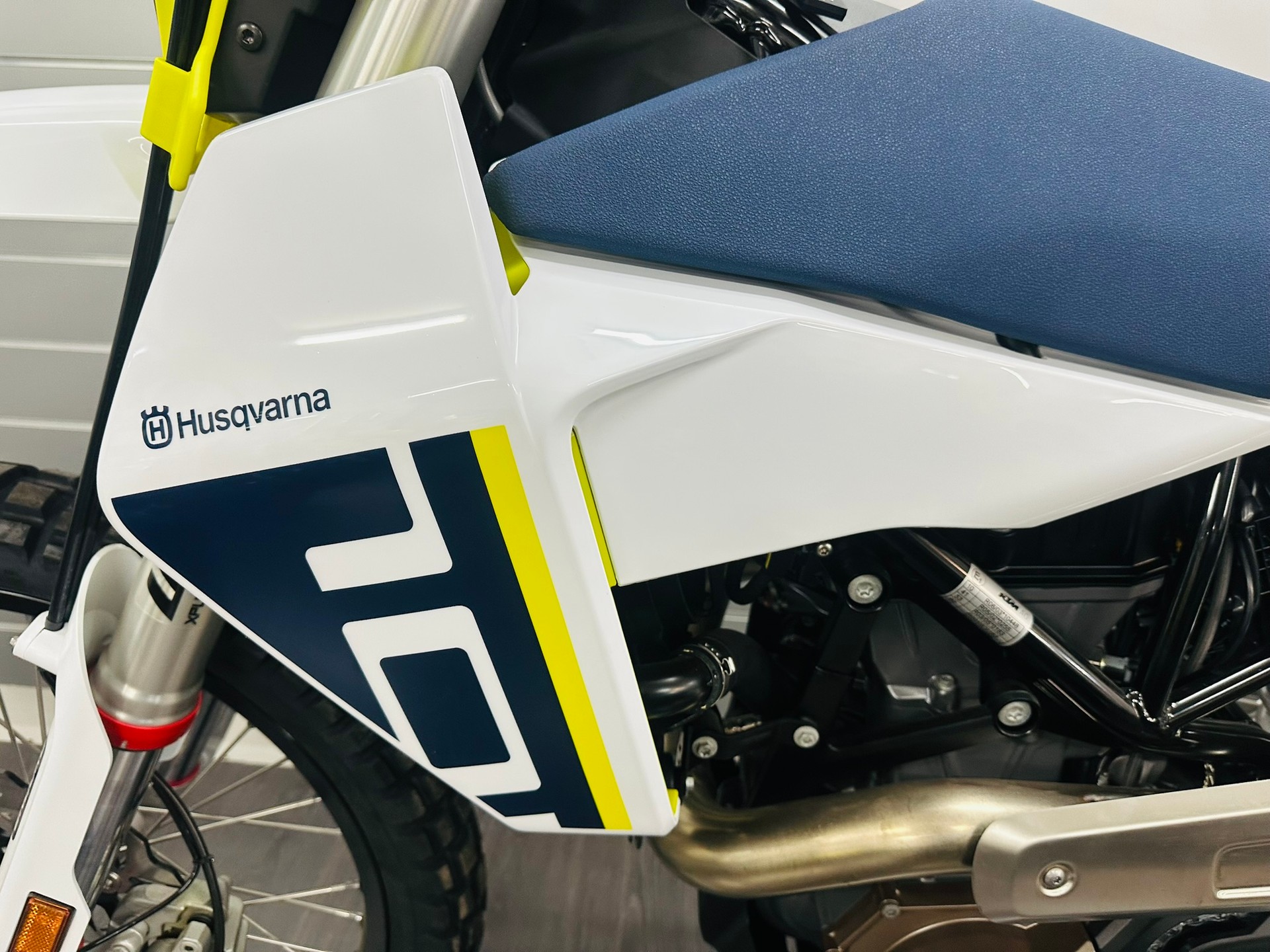 HUSQVARNA 701 Enduro-showroom-element-1
