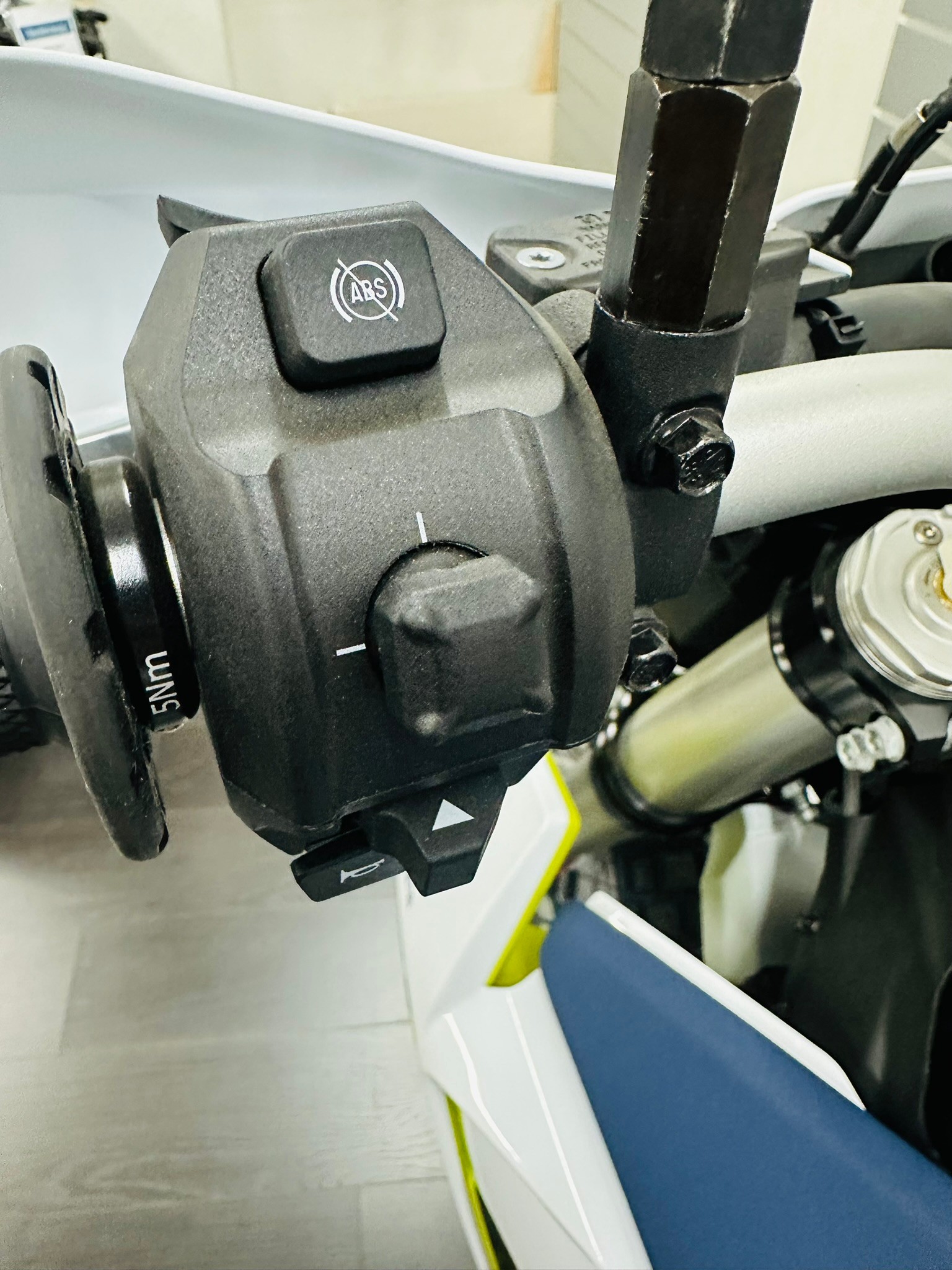 HUSQVARNA 701 Enduro-image-7