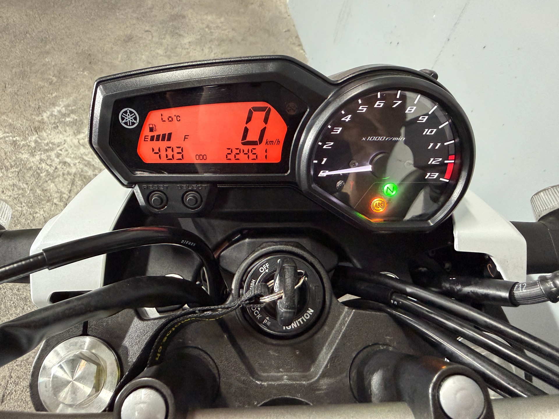 YAMAHA XJ6N ABS-showroom-element-3
