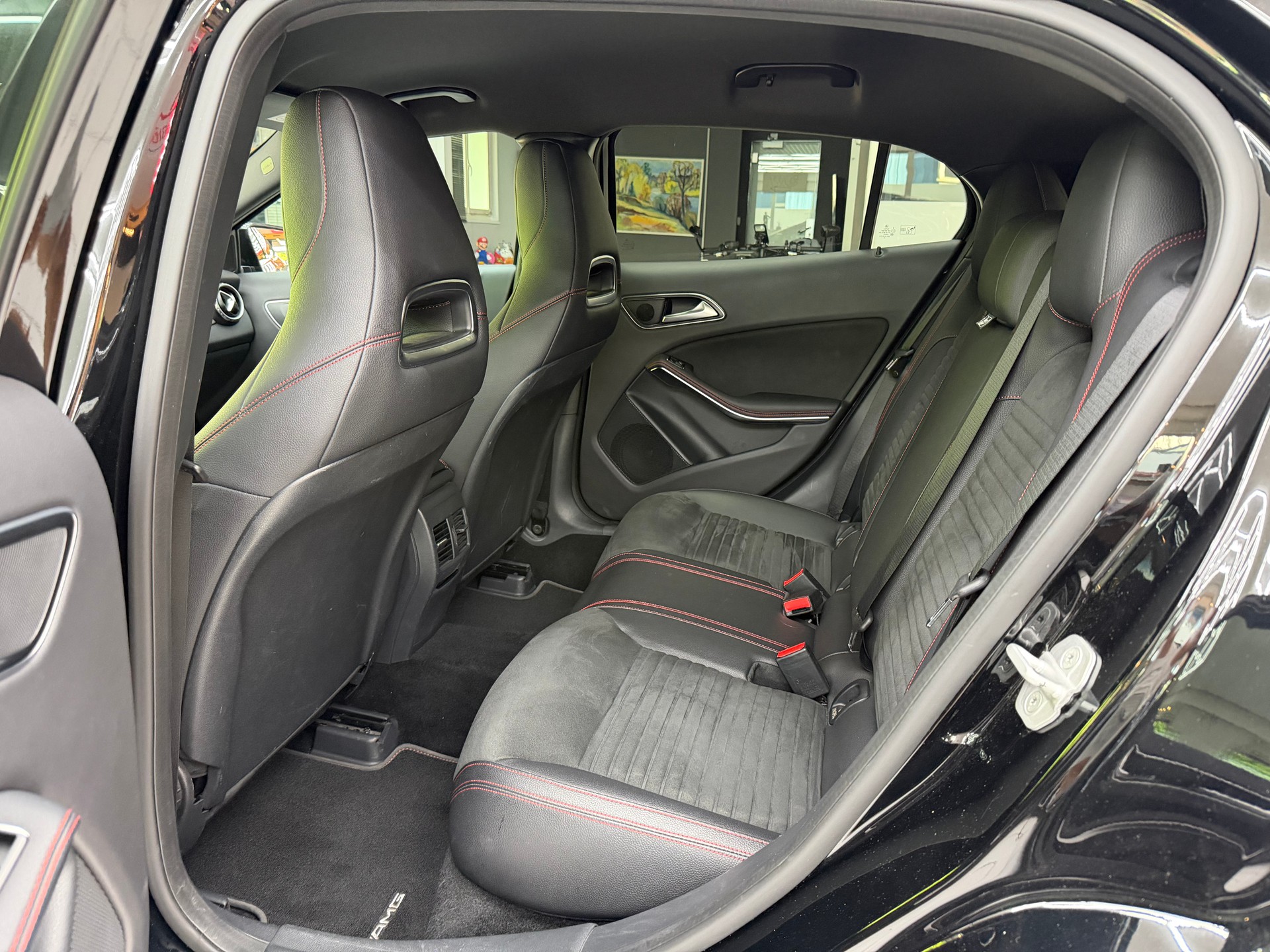 MERCEDES-BENZ GLA 250 AMG Line 4m-image-15