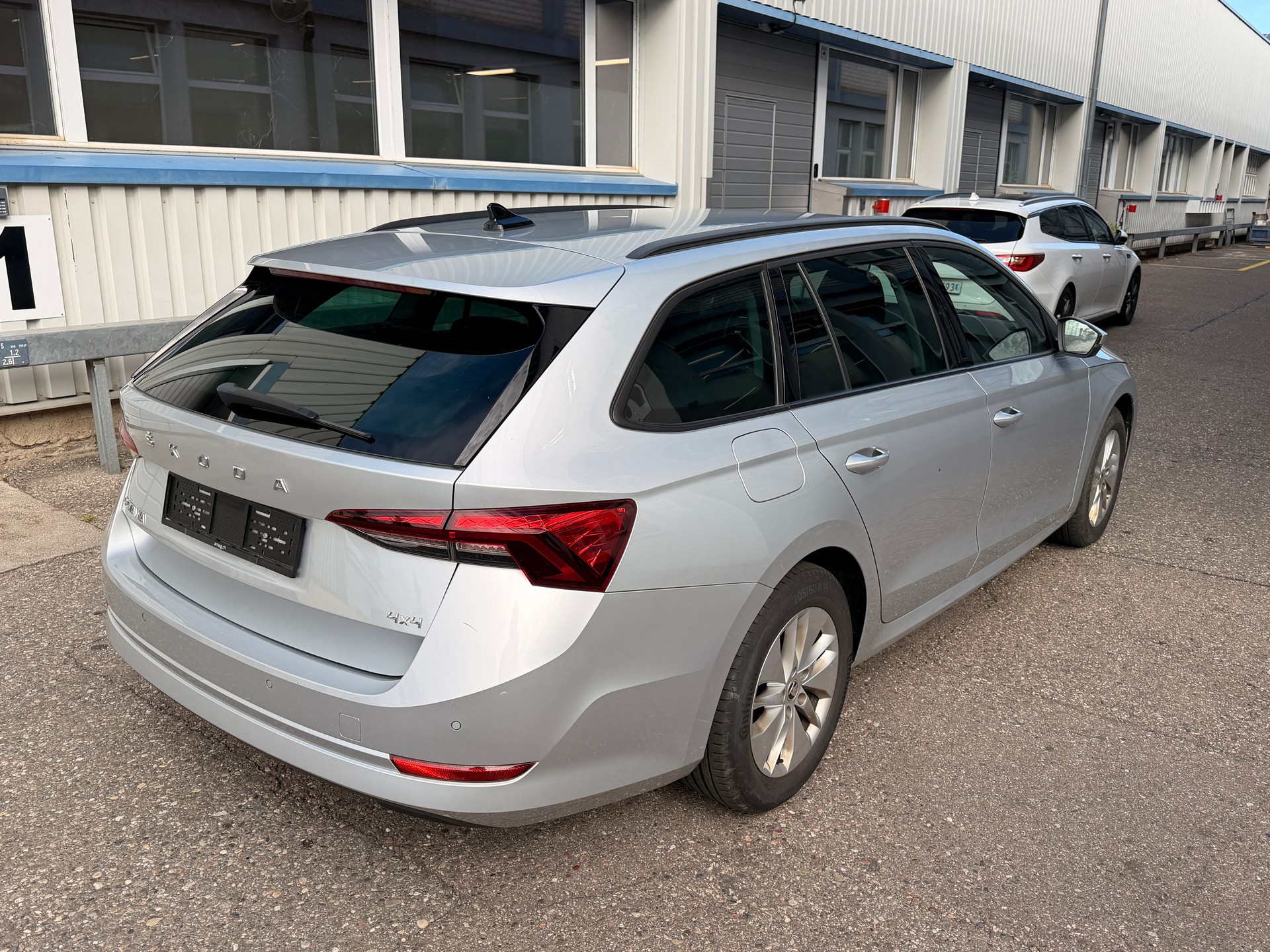 SKODA Octavia Combi 2.0 TDI DSG Ambition 4x4-image-2