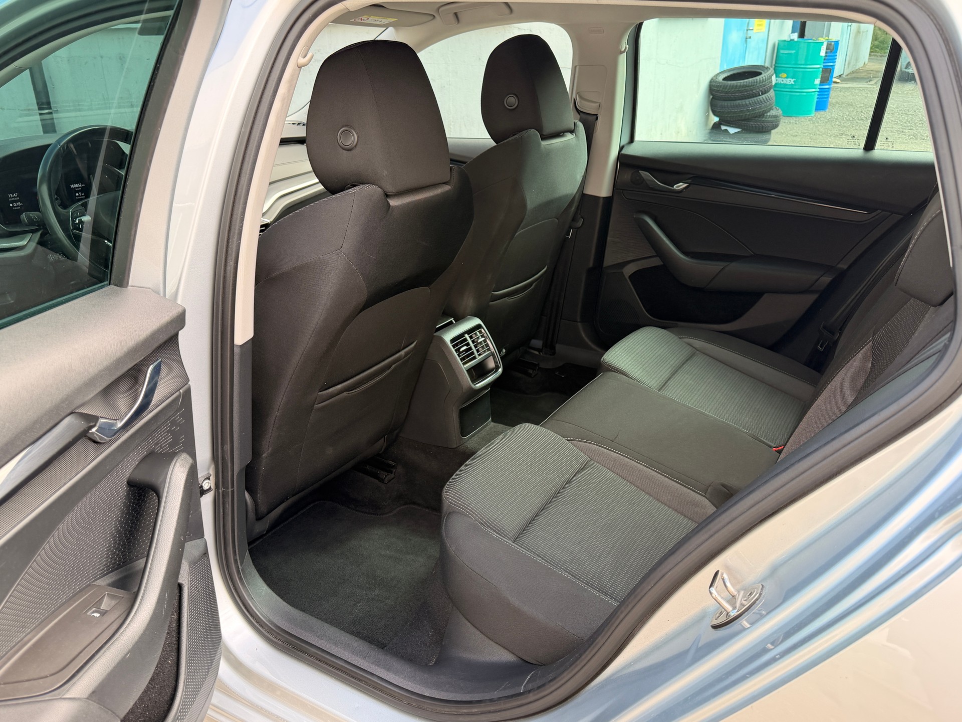 SKODA Octavia Combi 2.0 TDI DSG Ambition 4x4-image-6