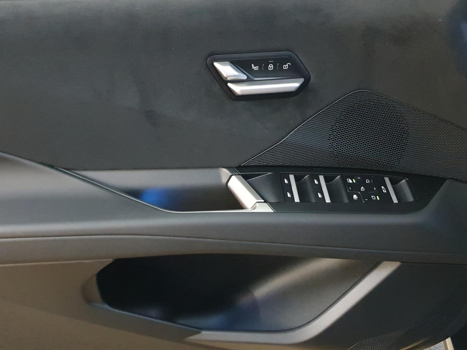 BMW iX3 40-image-9