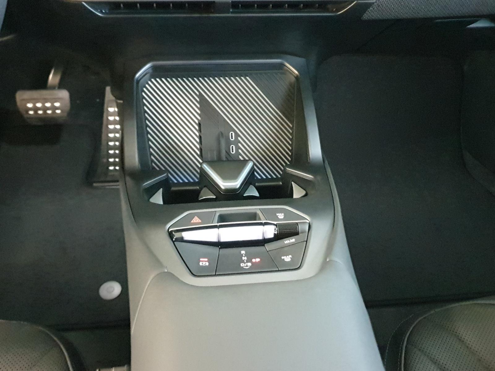 BMW iX3 40-image-20