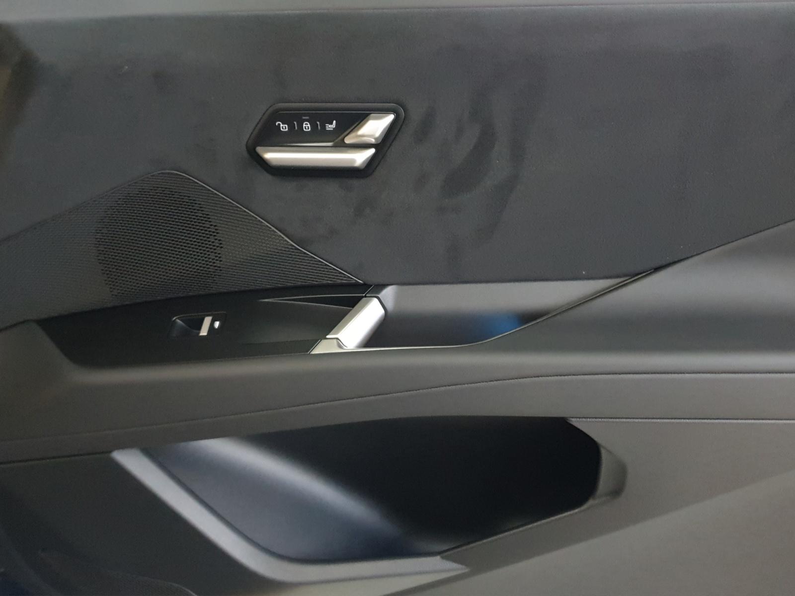 BMW iX3 40-image-15