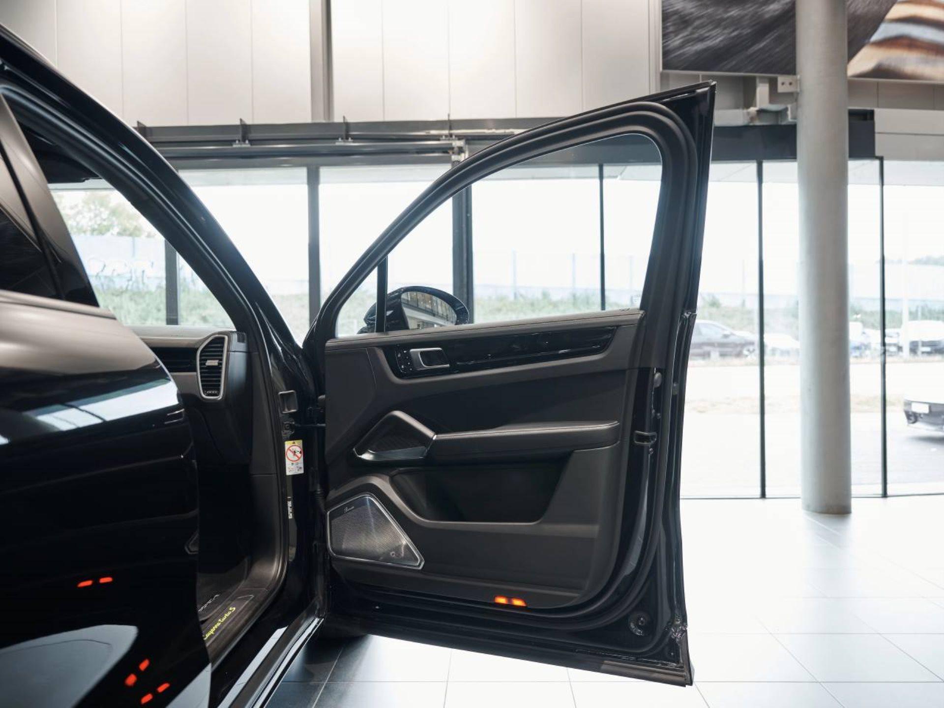 PORSCHE Cayenne Turbo S E-Hybrid-image-20