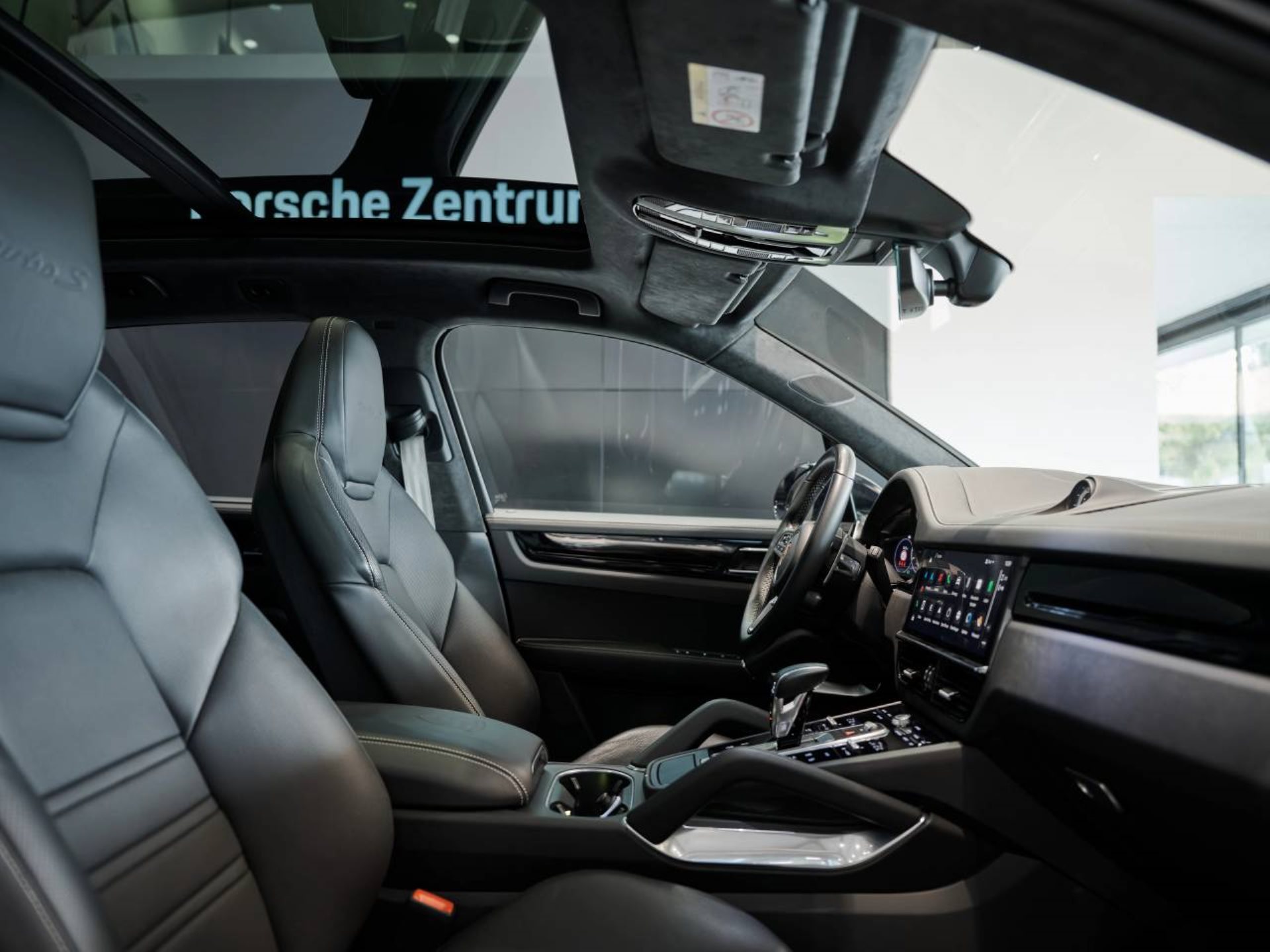 PORSCHE Cayenne Turbo S E-Hybrid-image-17
