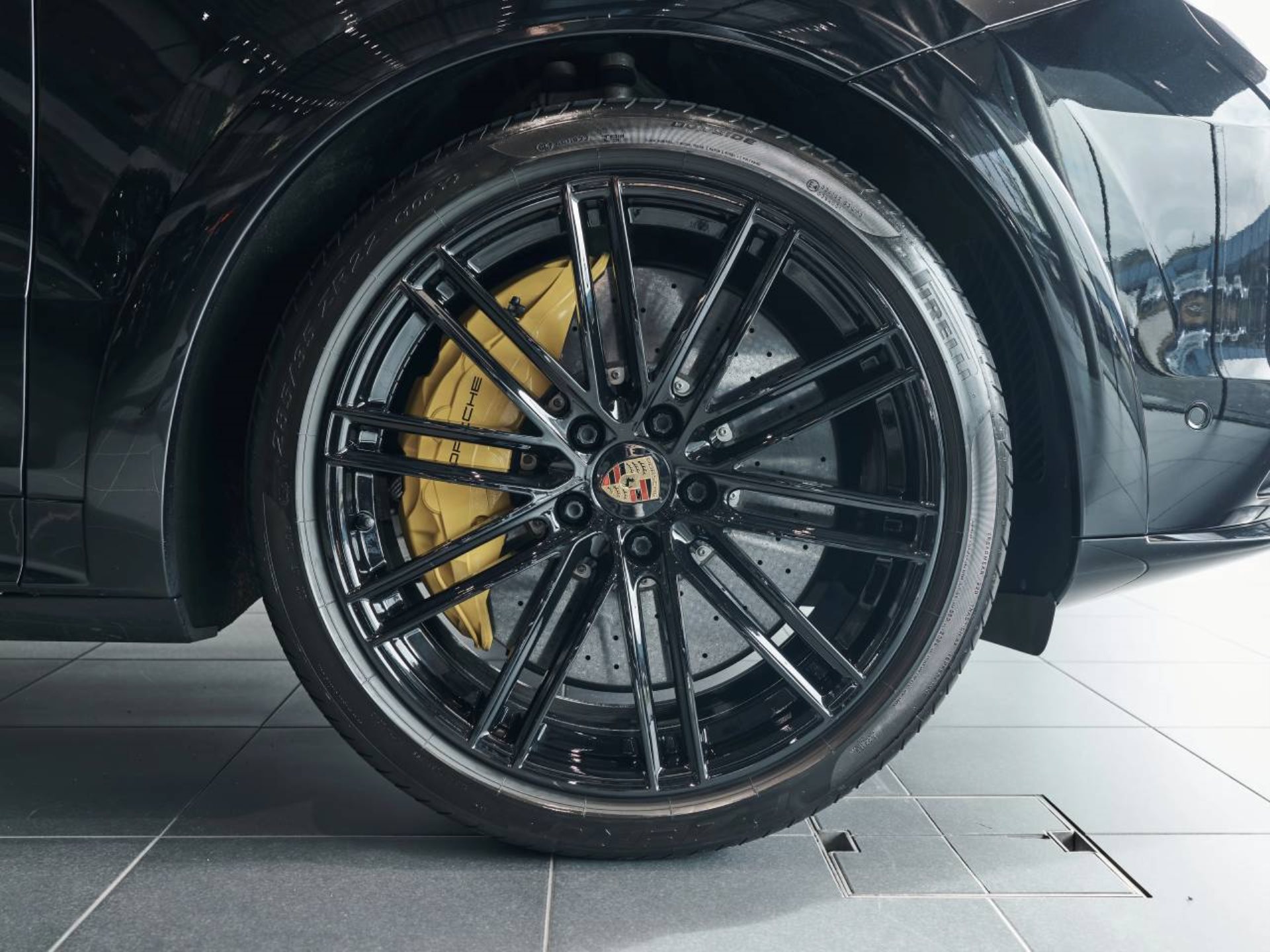 PORSCHE Cayenne Turbo S E-Hybrid-image-31