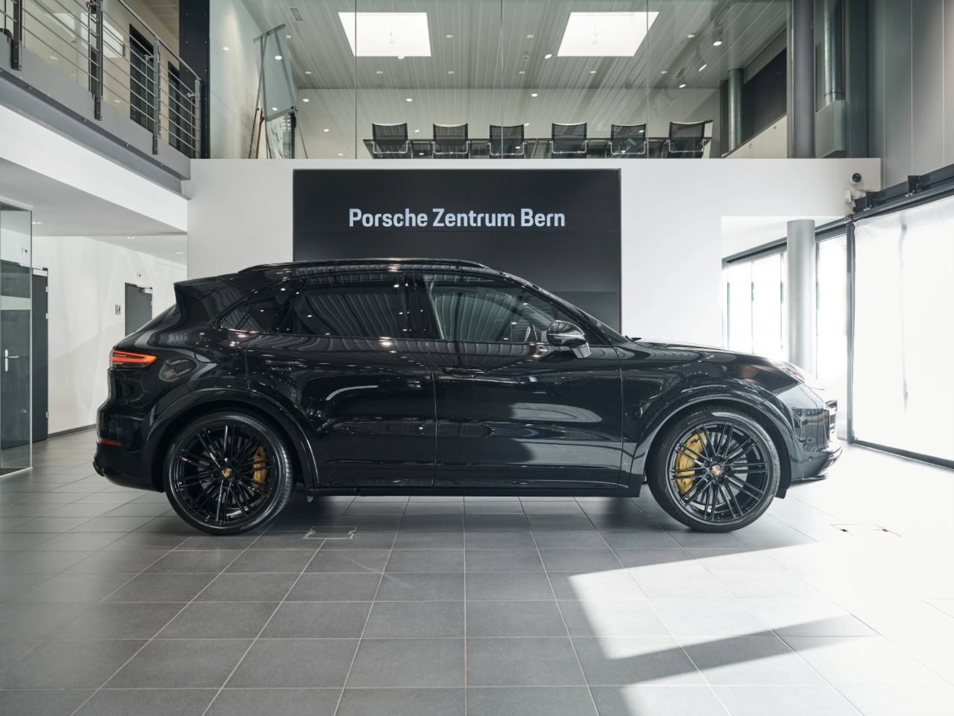 PORSCHE Cayenne Turbo S E-Hybrid-image-1