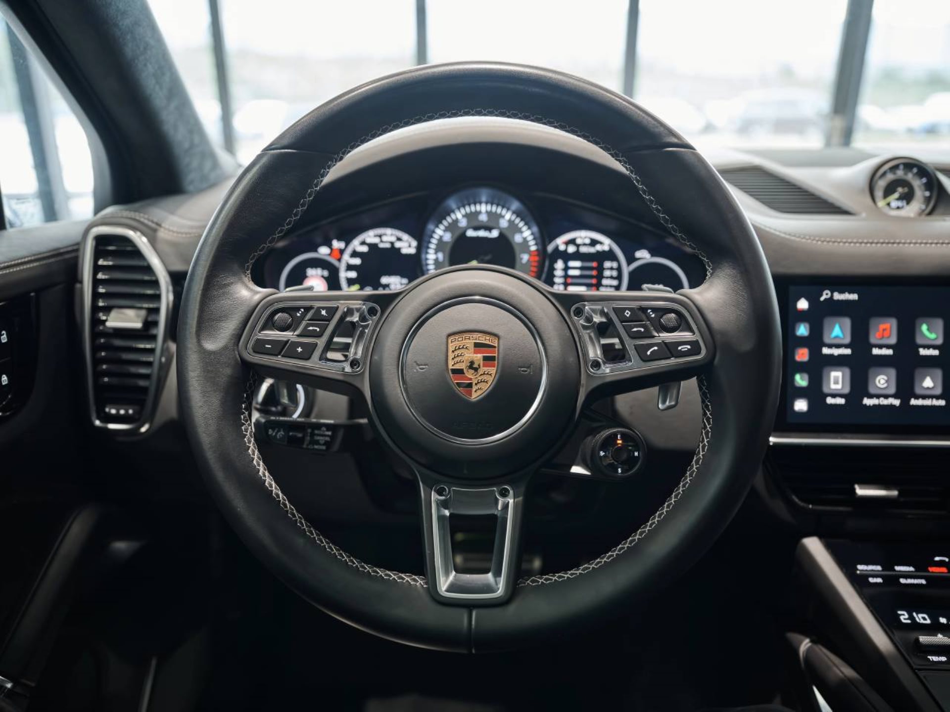 PORSCHE Cayenne Turbo S E-Hybrid-image-12