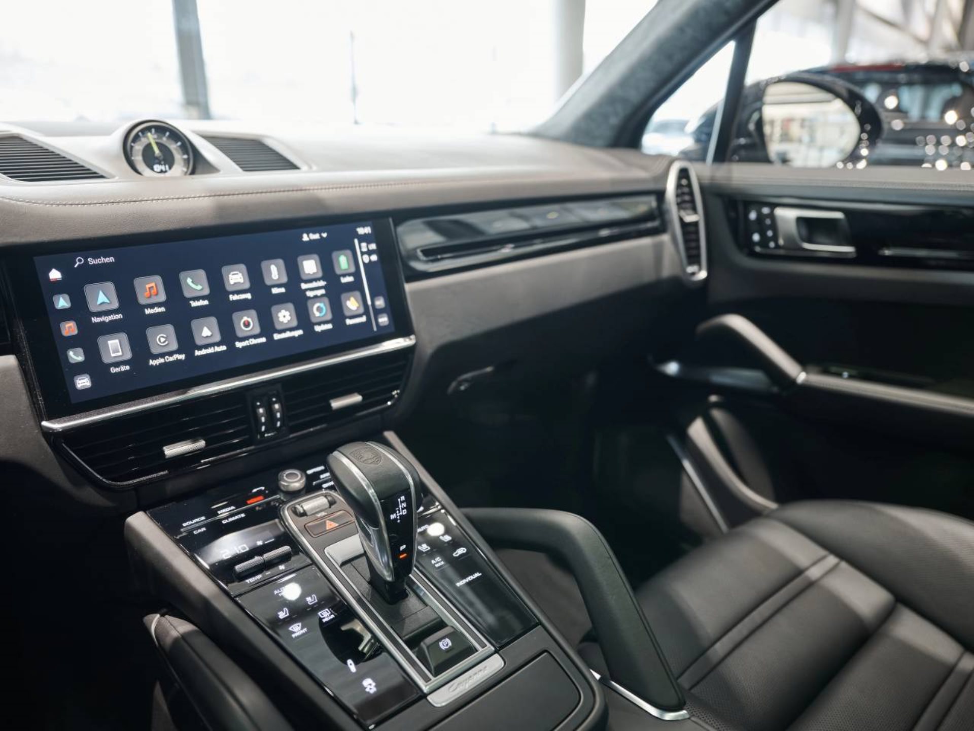 PORSCHE Cayenne Turbo S E-Hybrid-image-16
