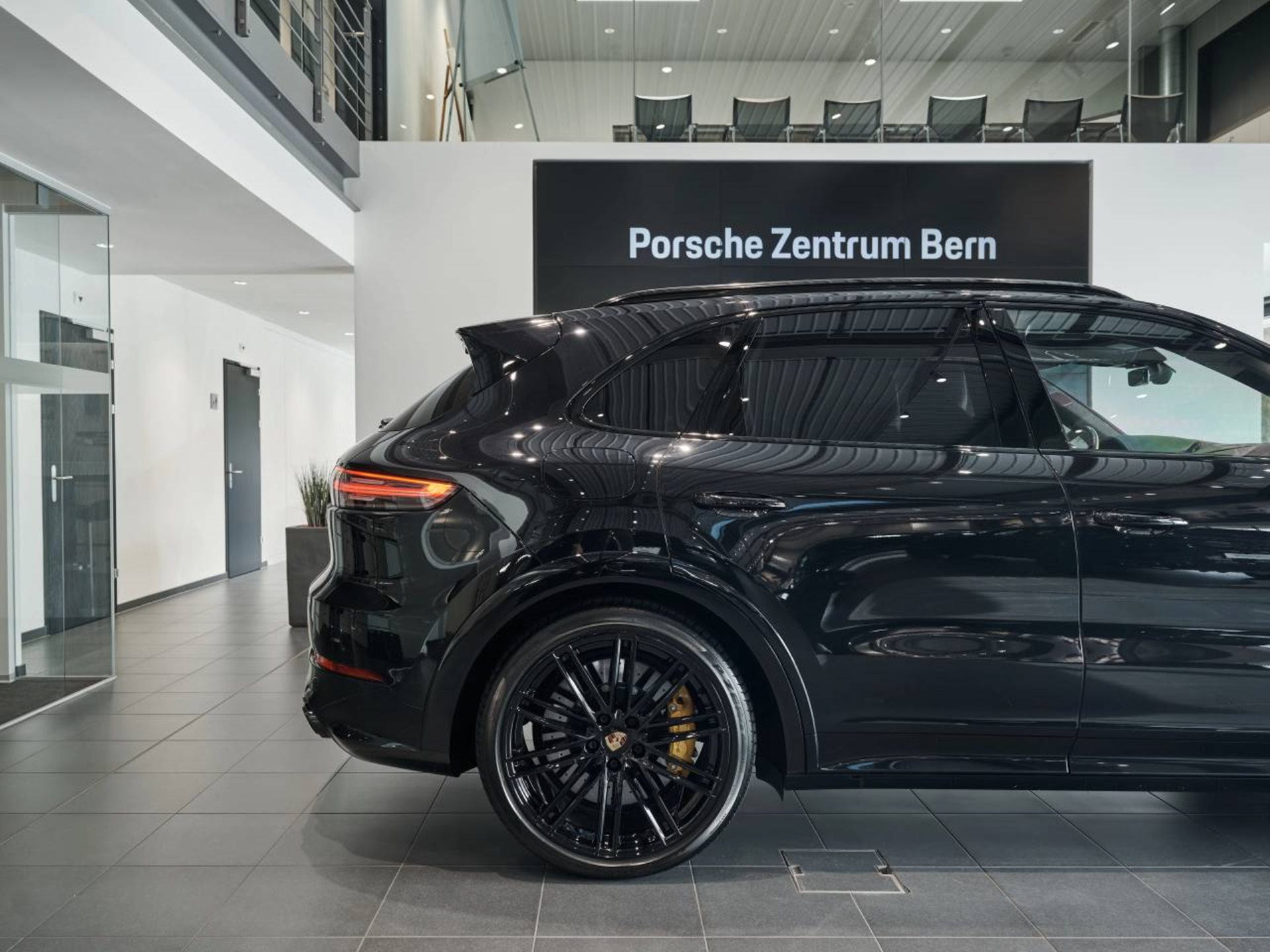 PORSCHE Cayenne Turbo S E-Hybrid-image-10
