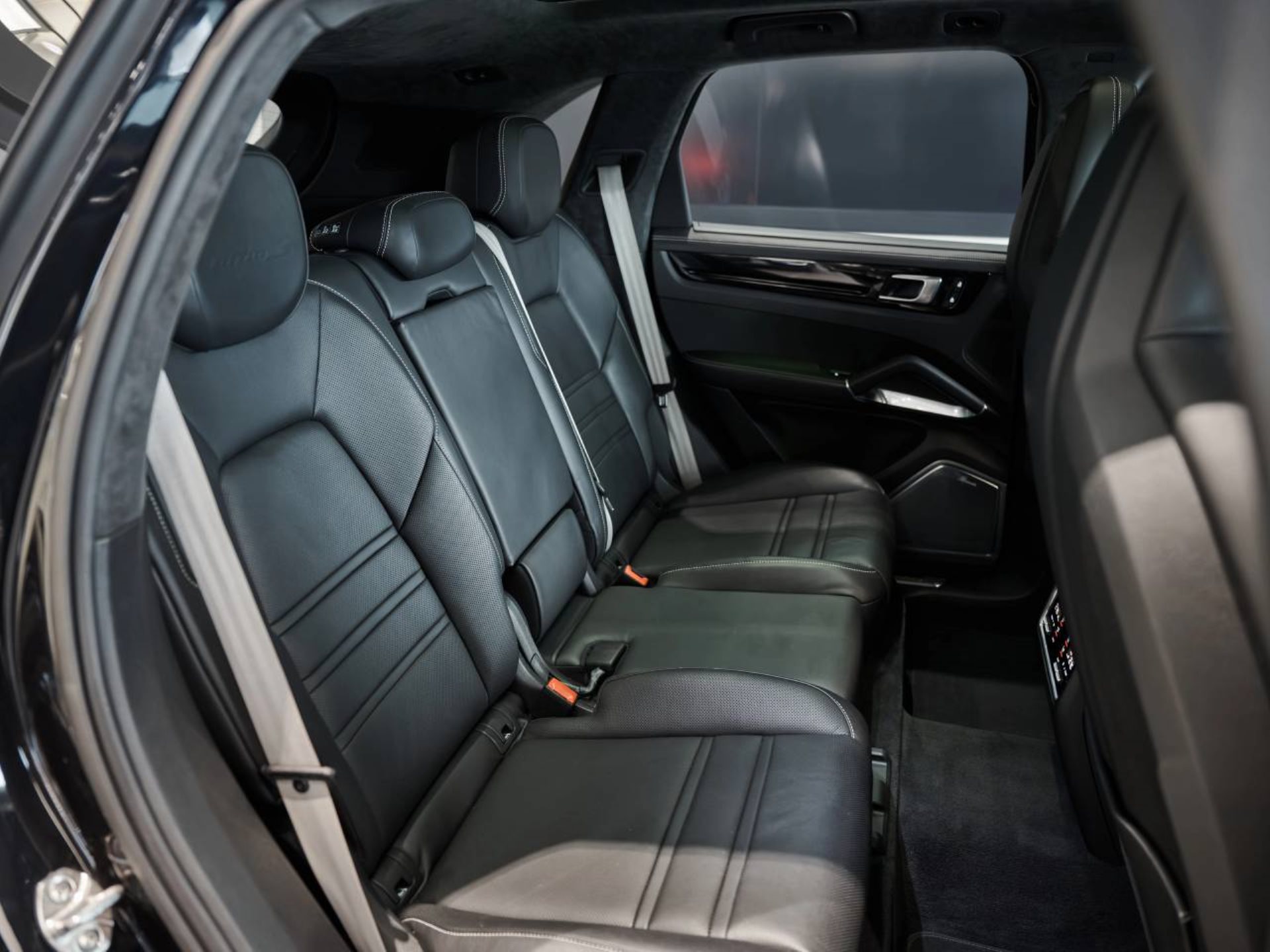 PORSCHE Cayenne Turbo S E-Hybrid-image-22