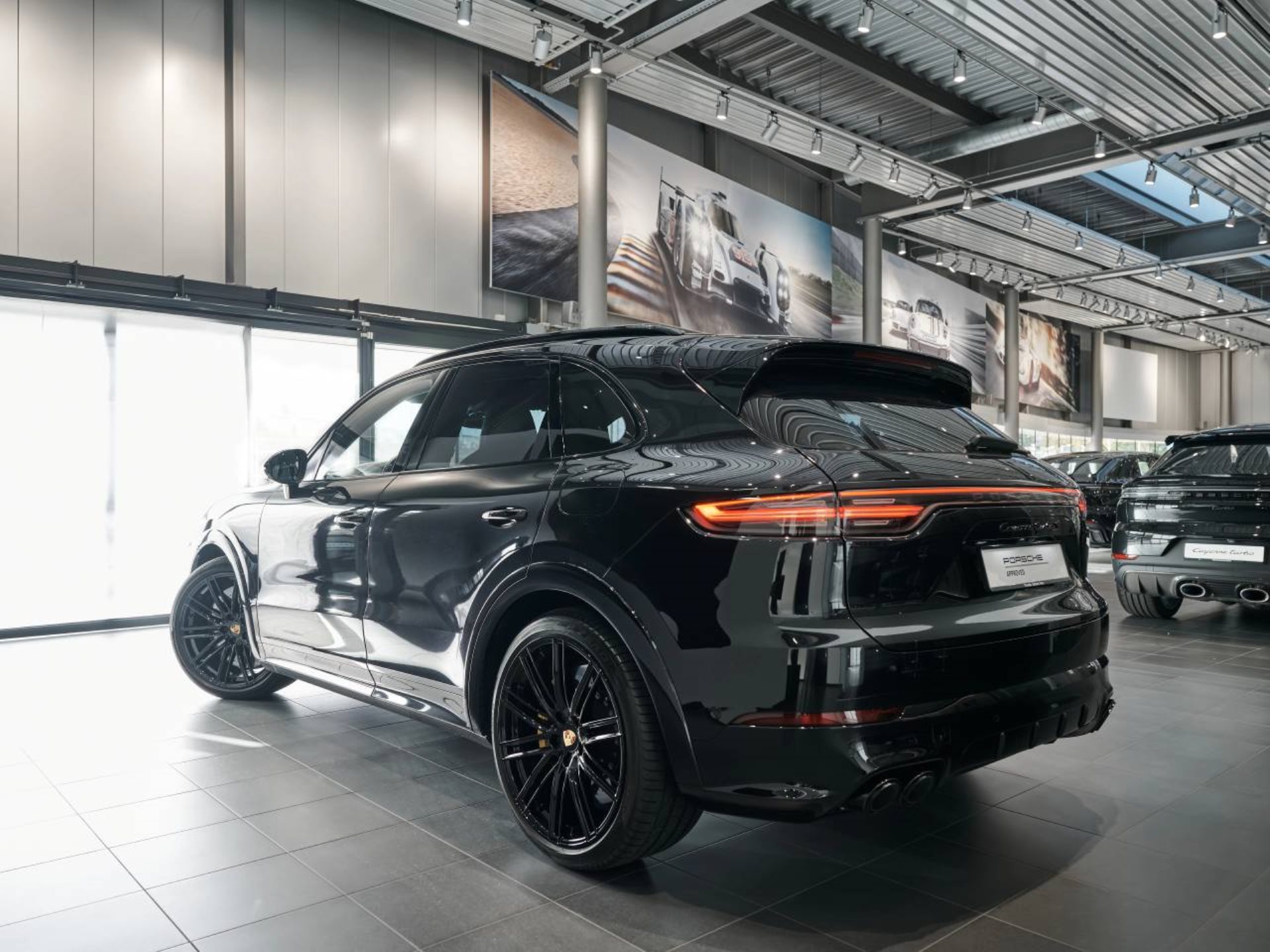 PORSCHE Cayenne Turbo S E-Hybrid-image-7