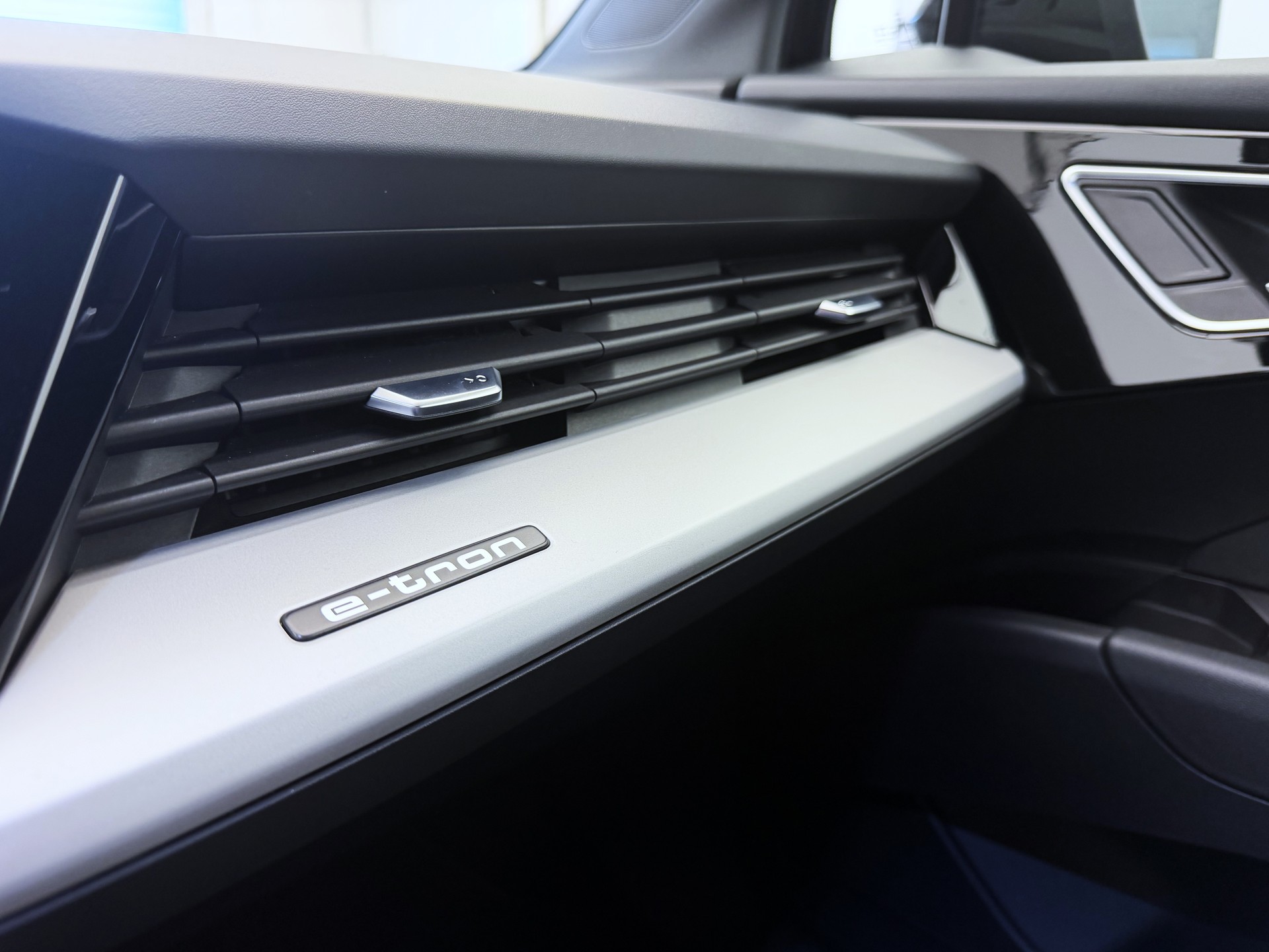 AUDI Q4 e-tron 35-image-17