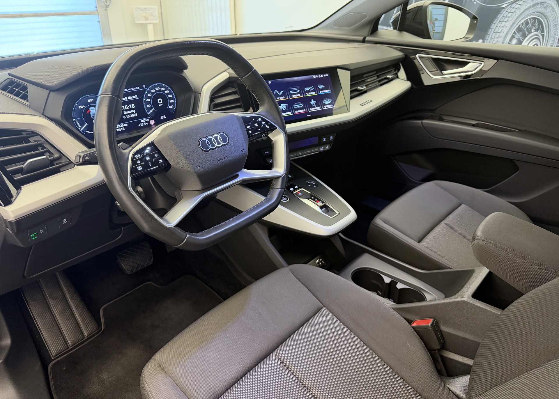 AUDI Q4 e-tron 35-image-6
