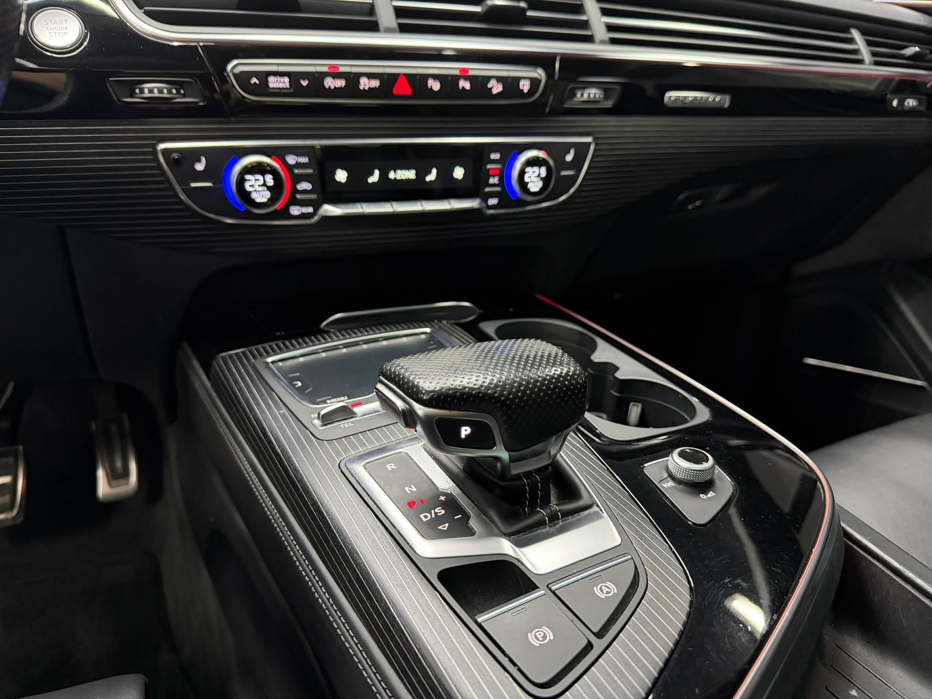 AUDI Q7 3.0 TDI quattro tiptronic S Line-image-9