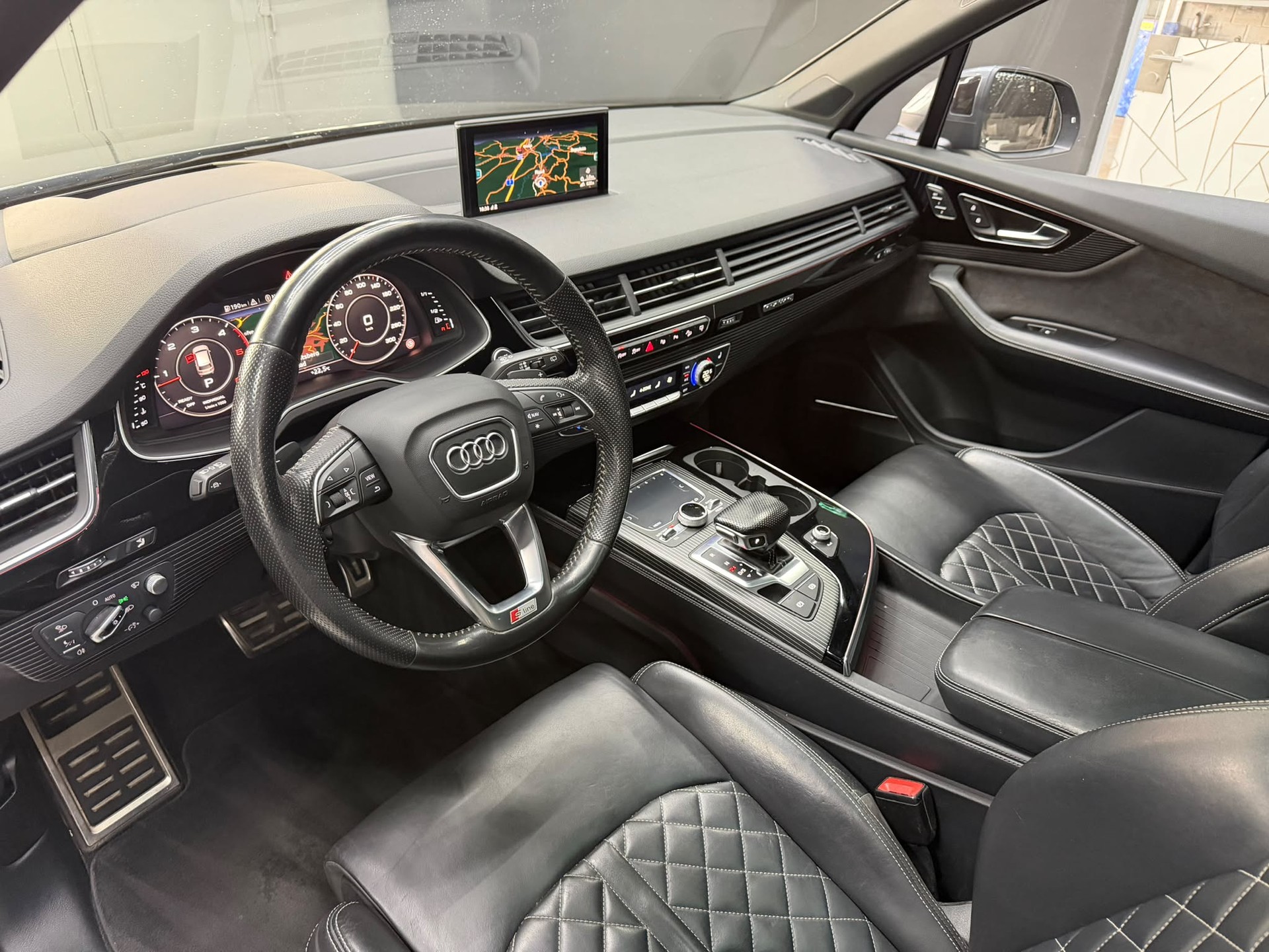 AUDI Q7 3.0 TDI quattro tiptronic S Line-image-5