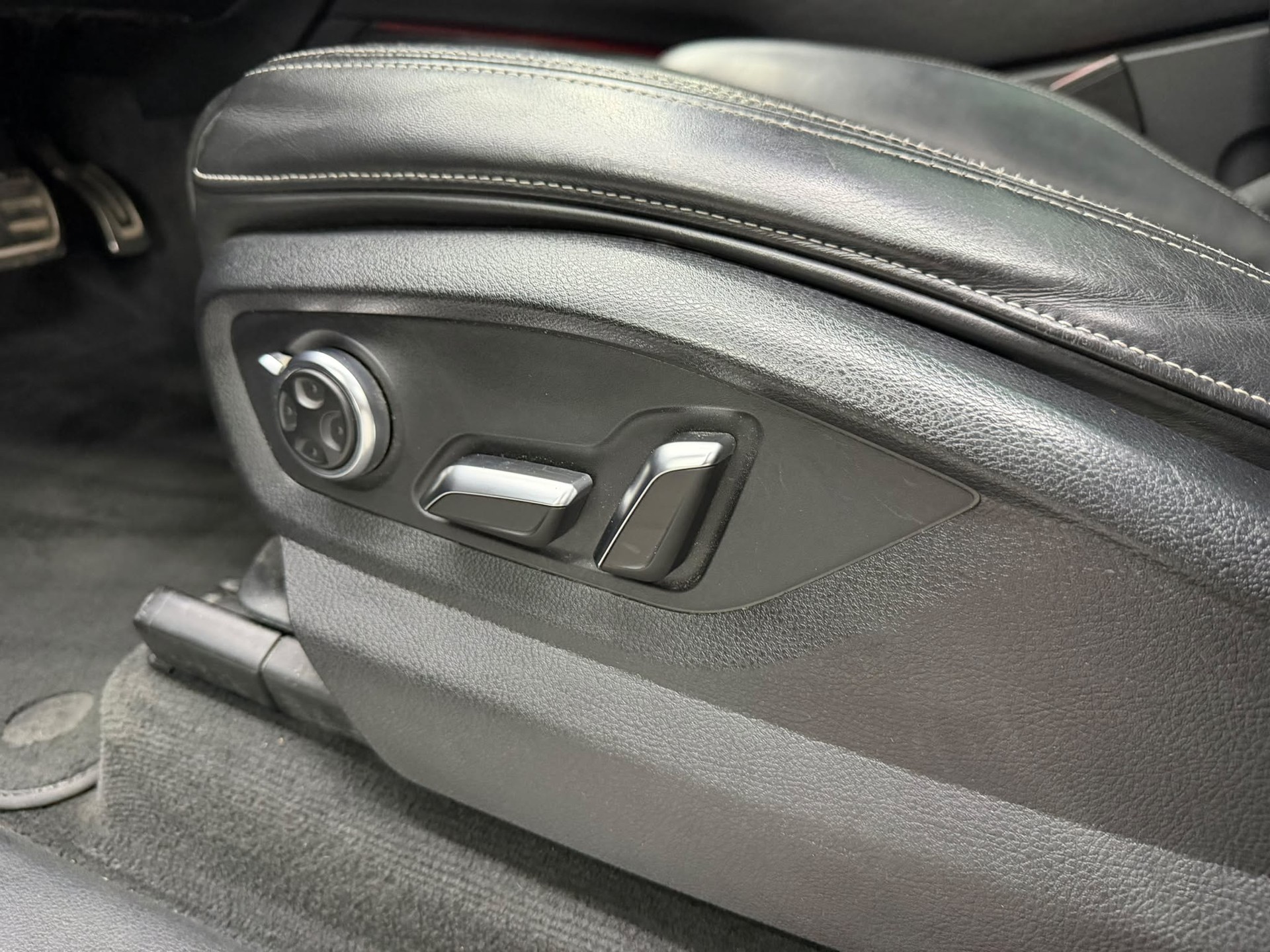 AUDI Q7 3.0 TDI quattro tiptronic S Line-image-8