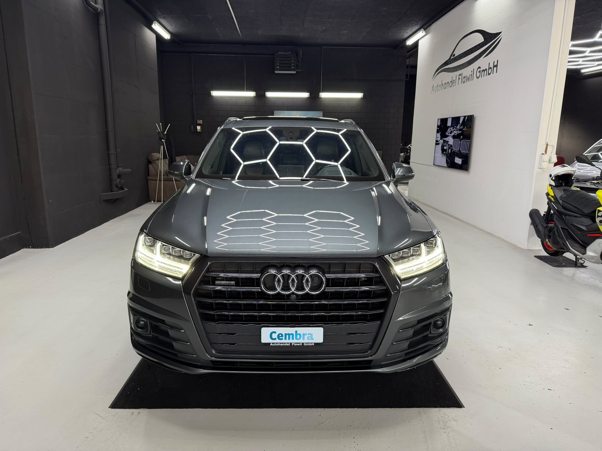 AUDI Q7 3.0 TDI quattro tiptronic S Line-image-1