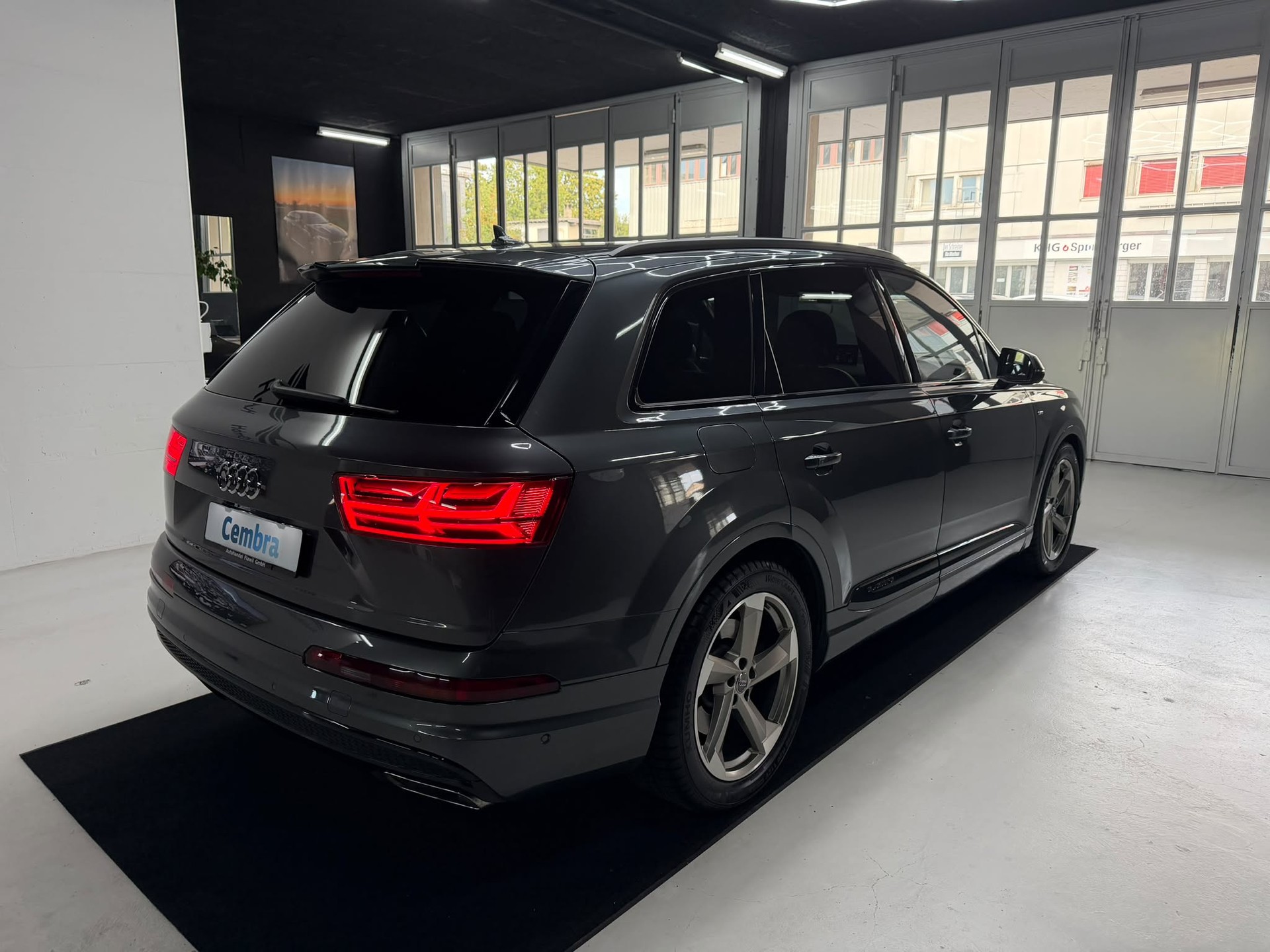 AUDI Q7 3.0 TDI quattro tiptronic S Line-image-21