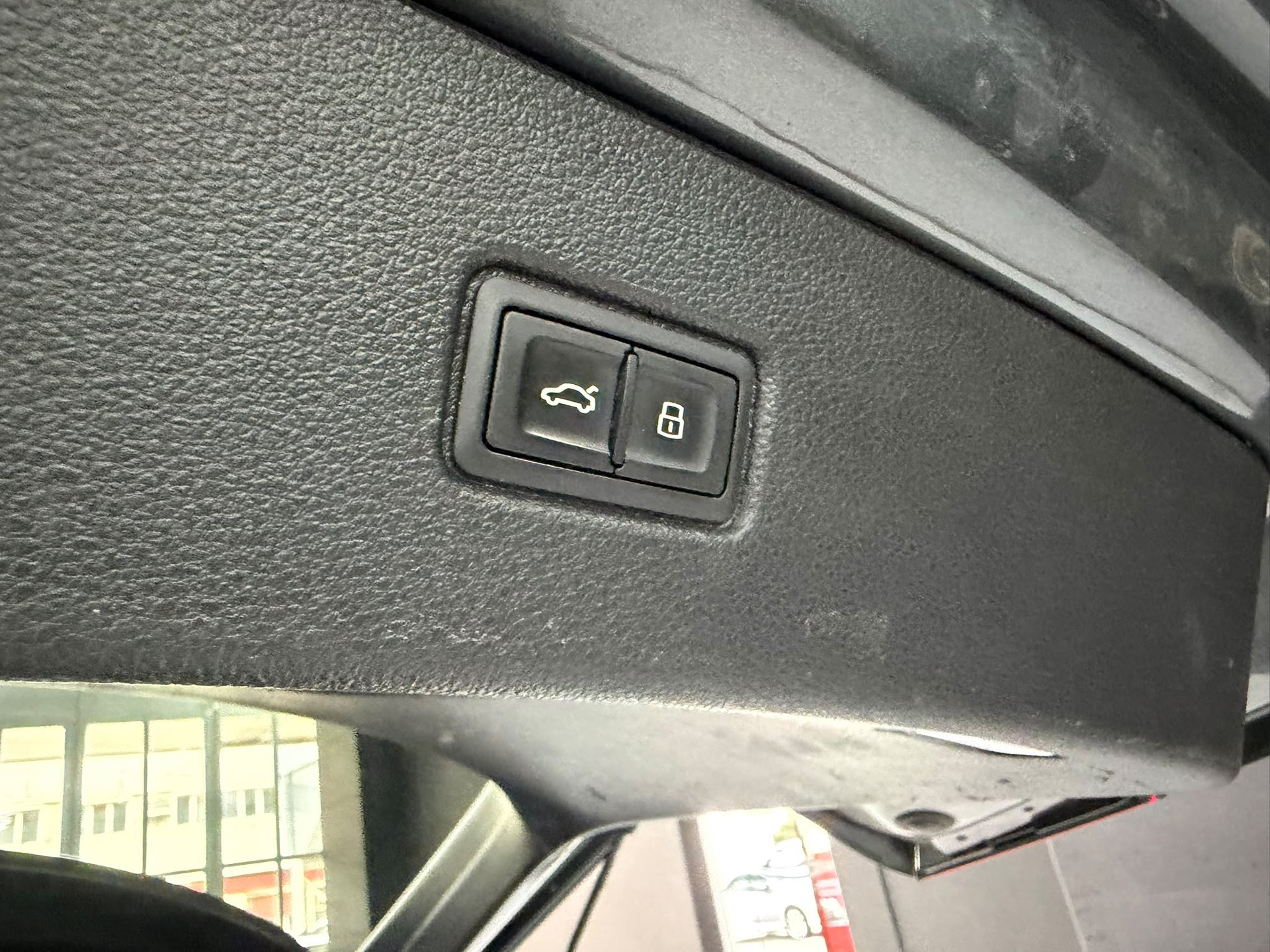 AUDI Q7 3.0 TDI quattro tiptronic S Line-image-16