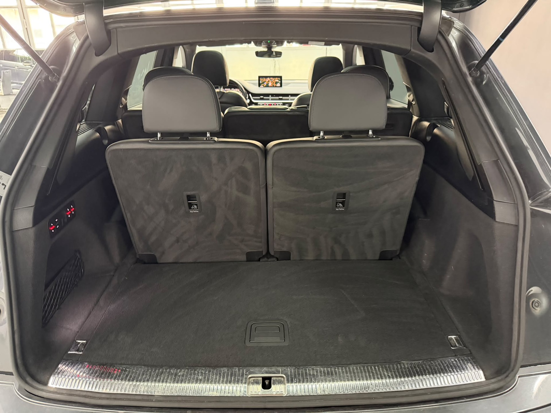 AUDI Q7 3.0 TDI quattro tiptronic S Line-image-19