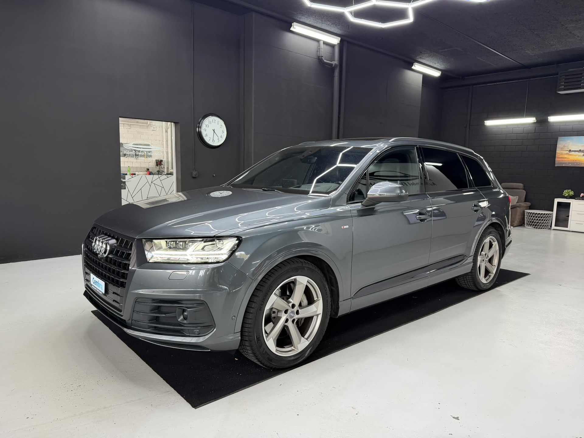 AUDI Q7 3.0 TDI quattro tiptronic S Line-image-2