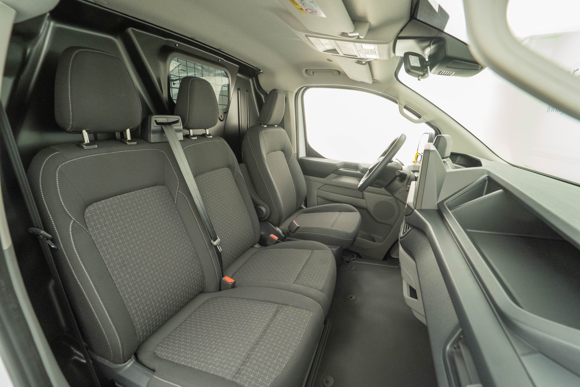 FORD Transit C Van 320 L1 2.5 Duratec 233 Trend PHEV-image-9