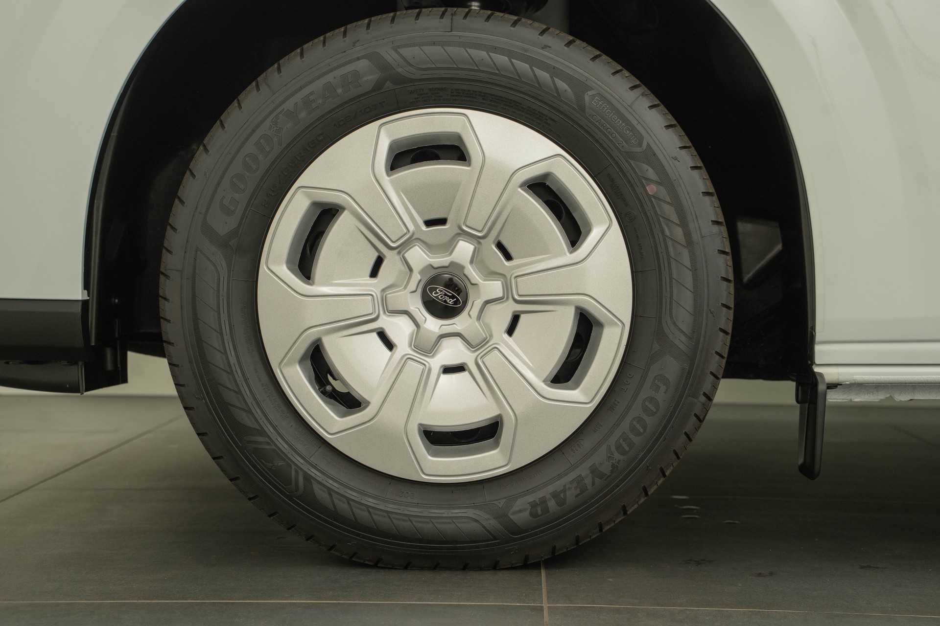FORD Transit C Van 320 L1 2.5 Duratec 233 Trend PHEV-image-11