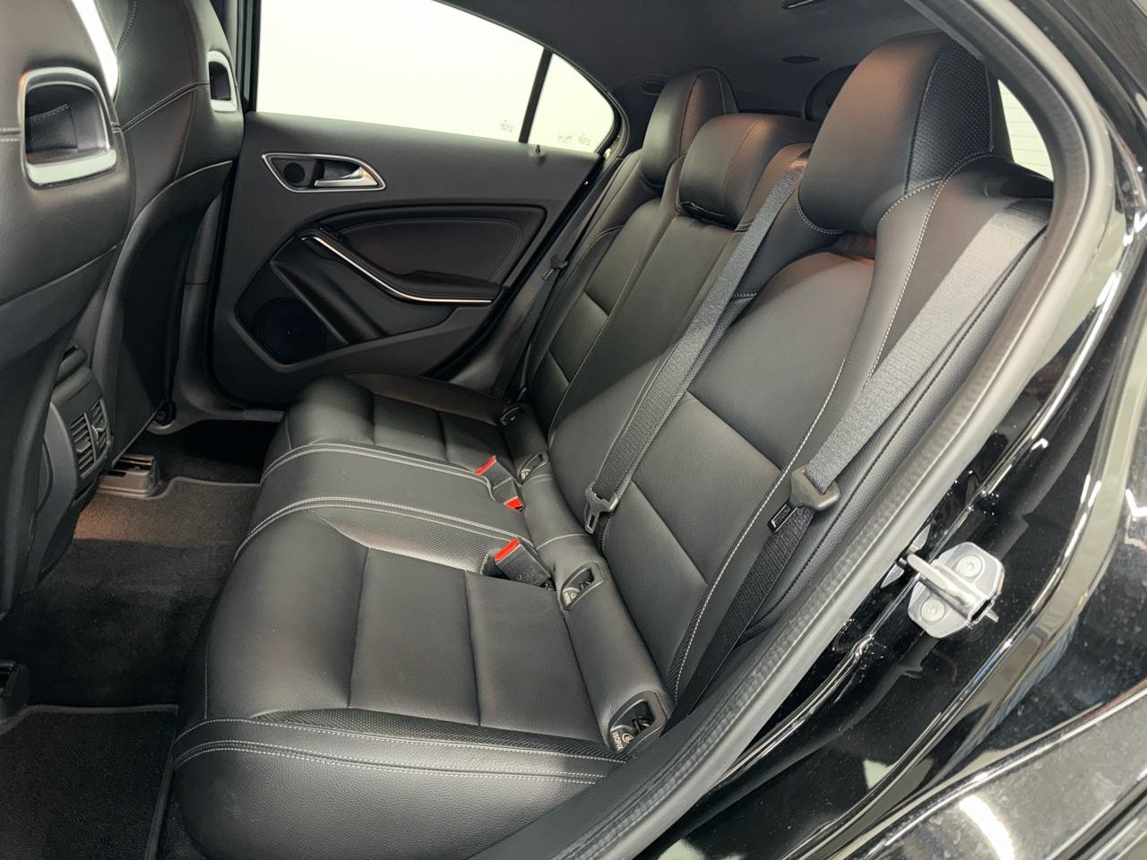 MERCEDES-BENZ A 200 7G-DCT-image-8