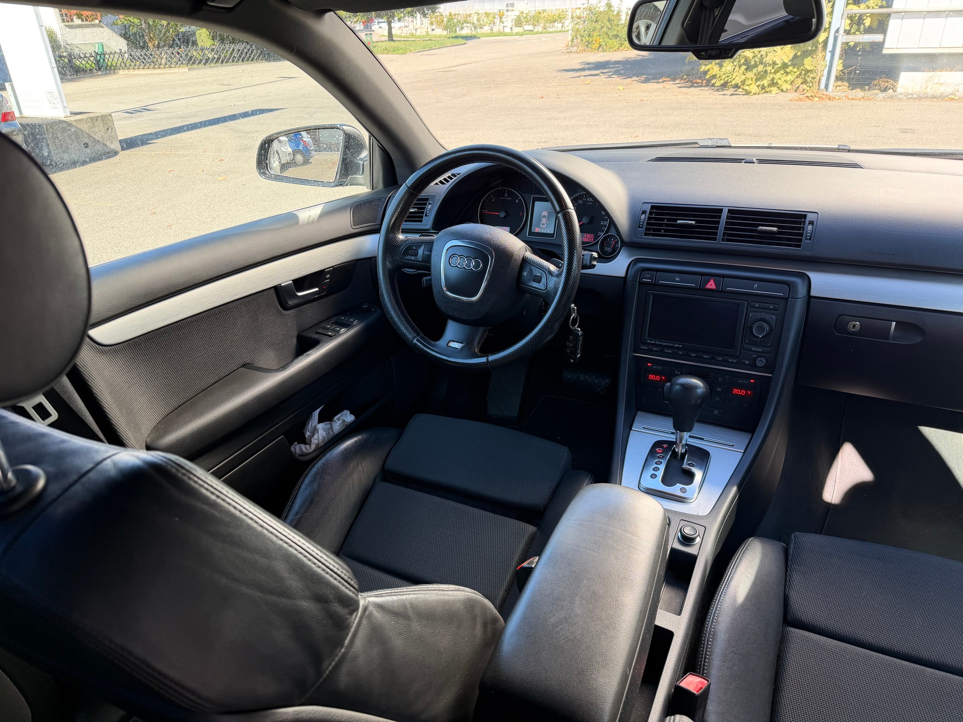 AUDI A4 Avant 2.0 TDI-image-6